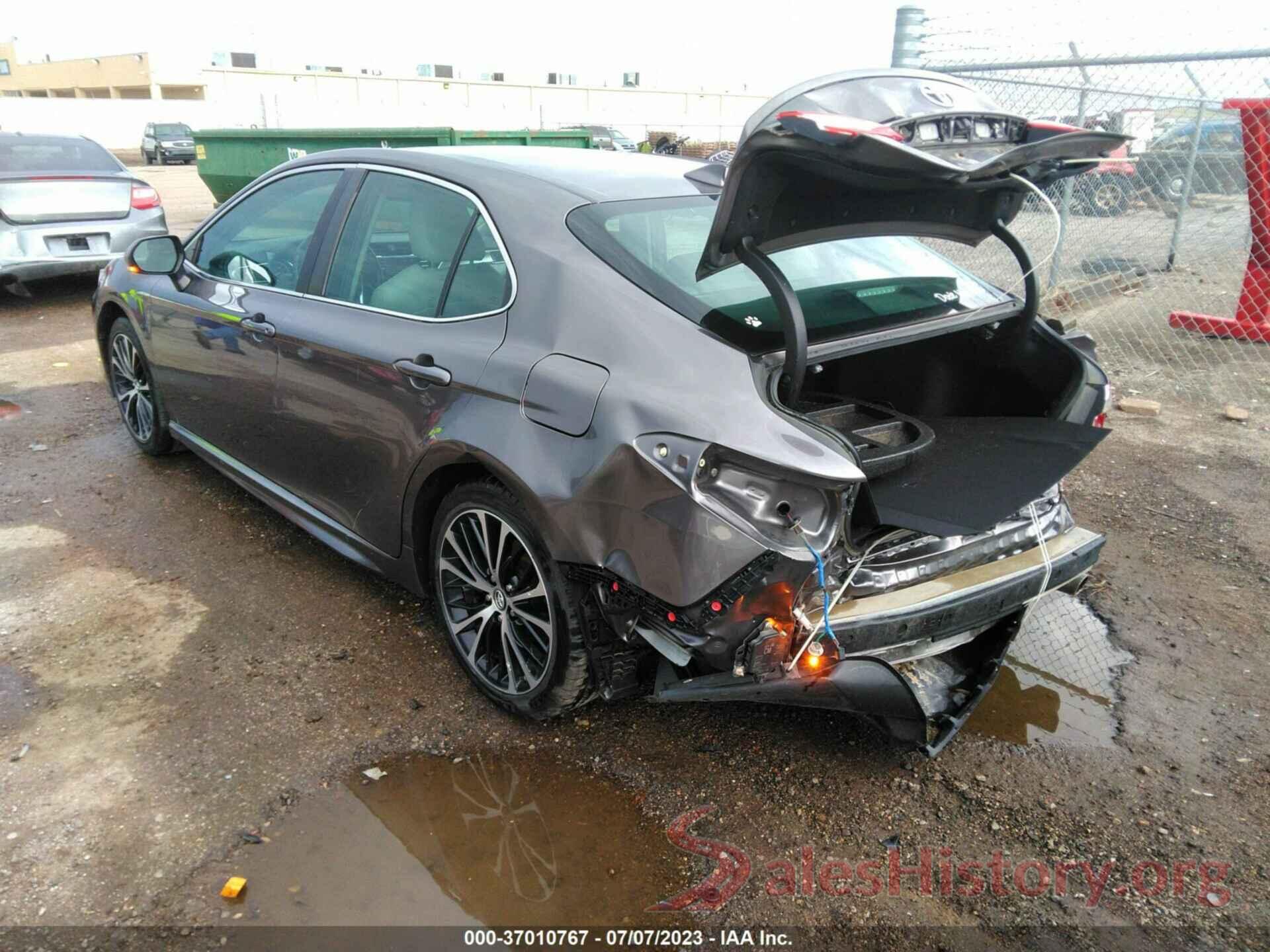 4T1B11HK5JU550205 2018 TOYOTA CAMRY