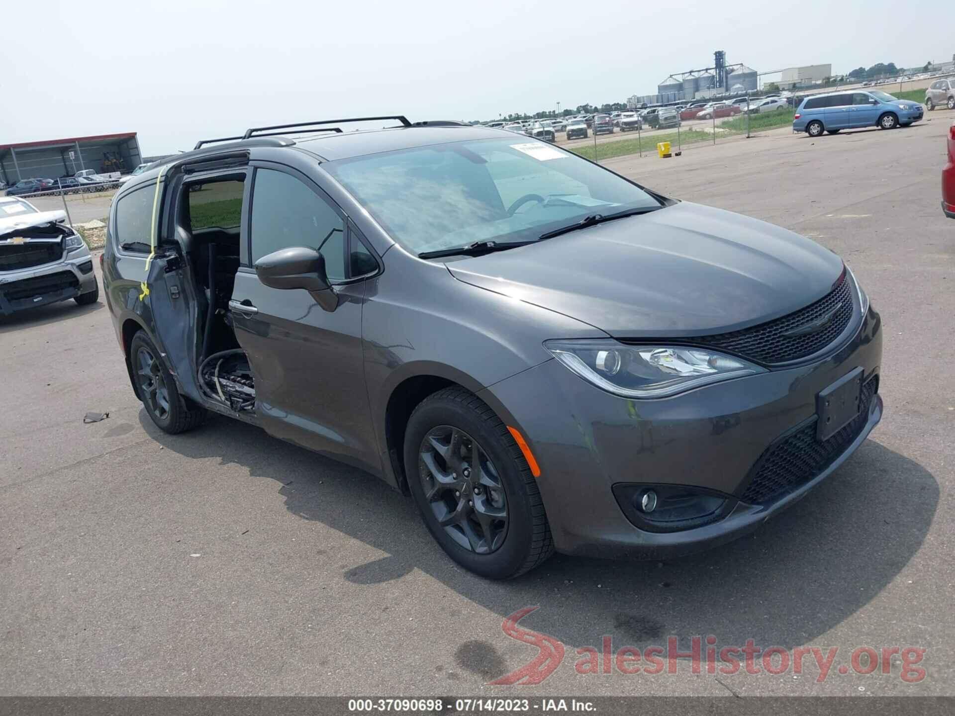 2C4RC1EG7JR352378 2018 CHRYSLER PACIFICA