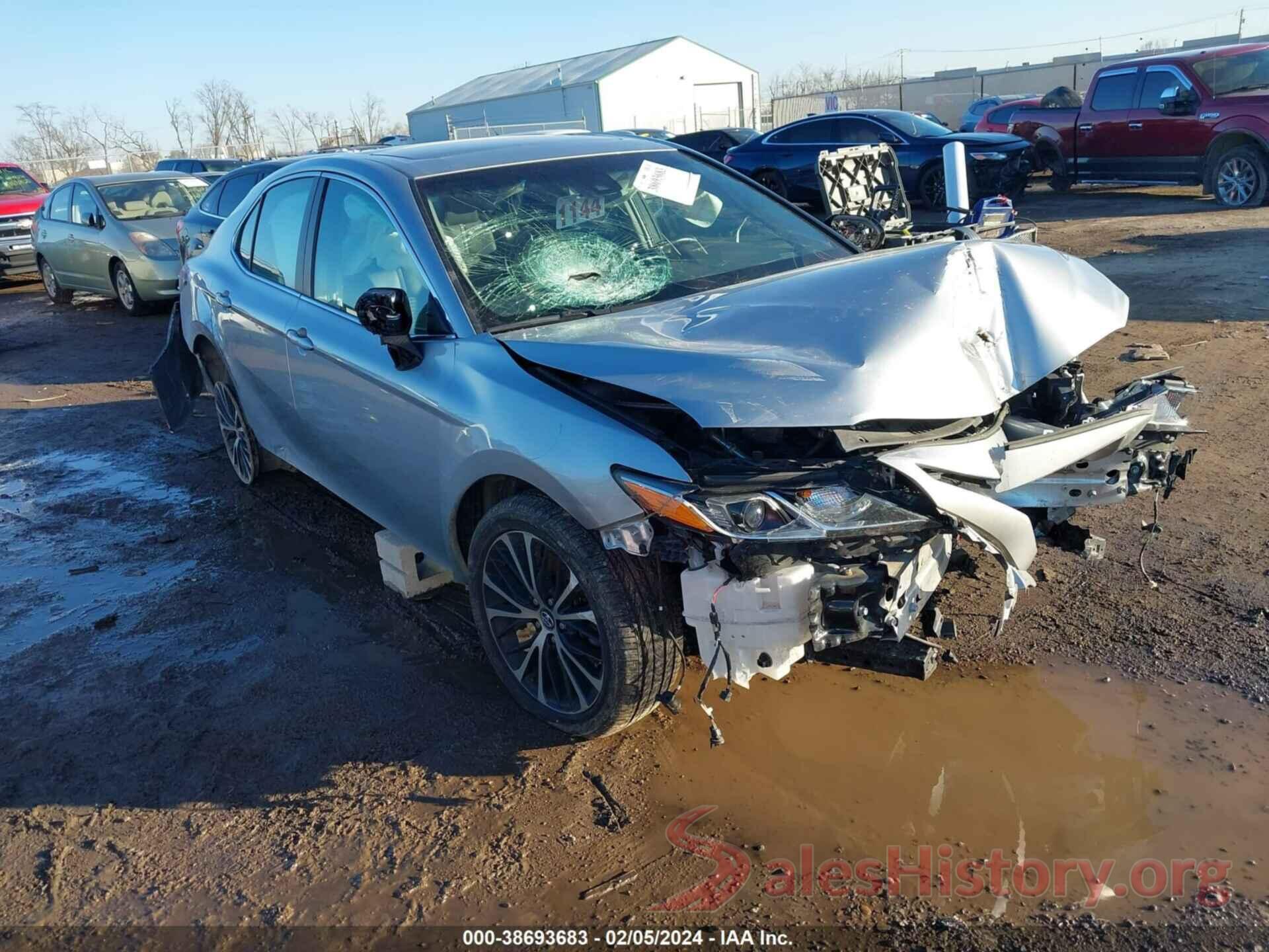 4T1B11HK6JU090701 2018 TOYOTA CAMRY