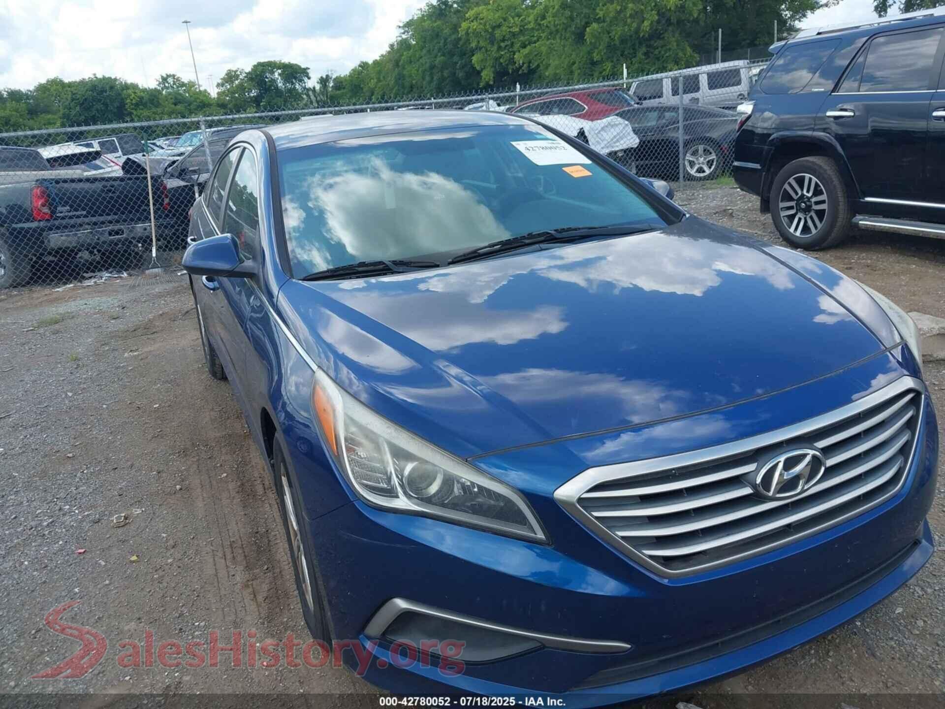 2017 HYUNDAI SONATA VIN 5NPE24AF1HH571974, damage close-up