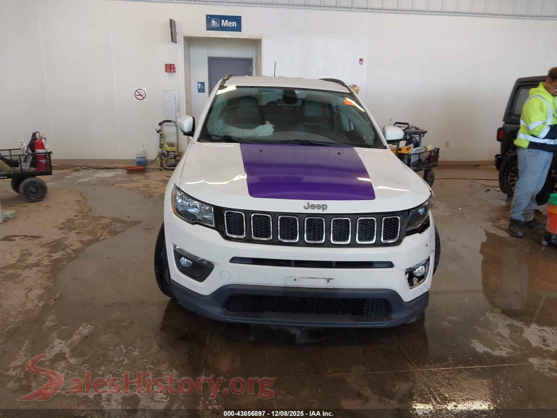 2019 JEEP COMPASS VIN 3C4NJDBB4KT809807, damage close-up