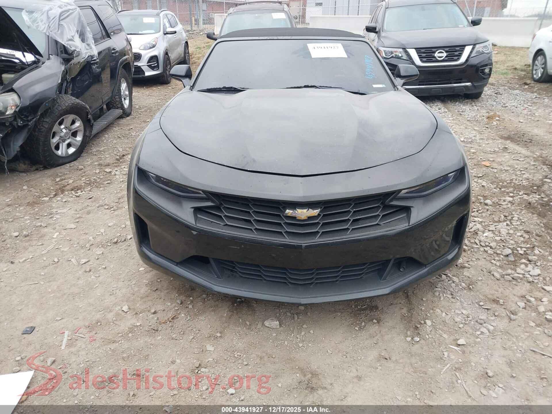 2019 CHEVROLET CAMARO VIN 1G1FB3DX5K0126685, damage close-up