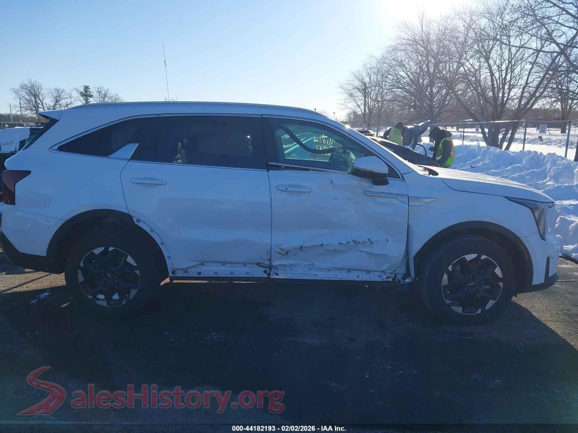 2024 KIA SORENTO VIN 5XYRLDJC3RG269910, damage close-up