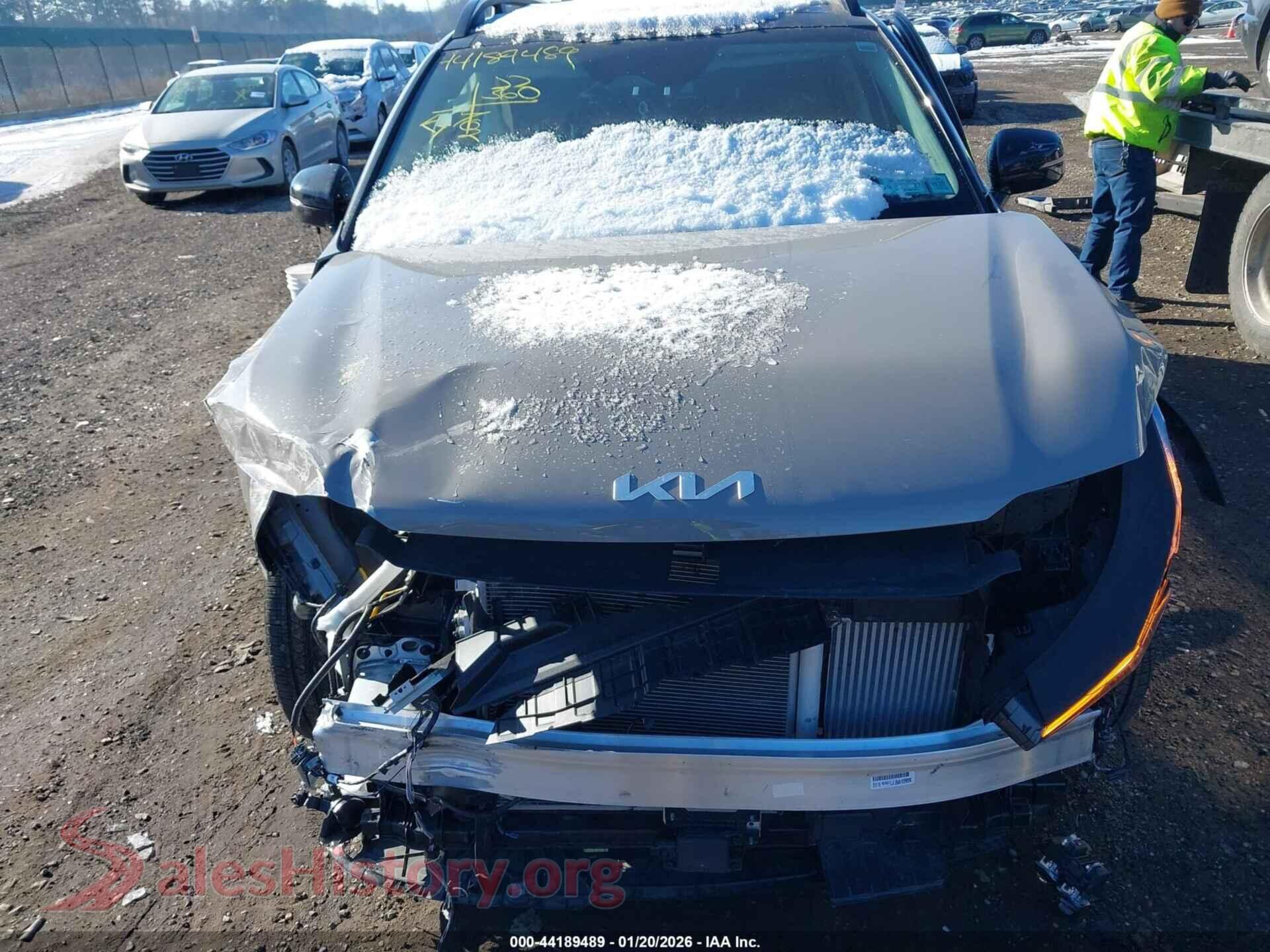 2024 KIA SORENTO VIN 5XYRHDJF4RG307186, damage close-up