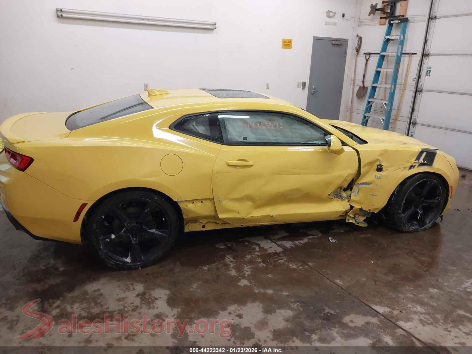 2017 CHEVROLET CAMARO VIN 1G1FB1RS1H0127035, damage close-up