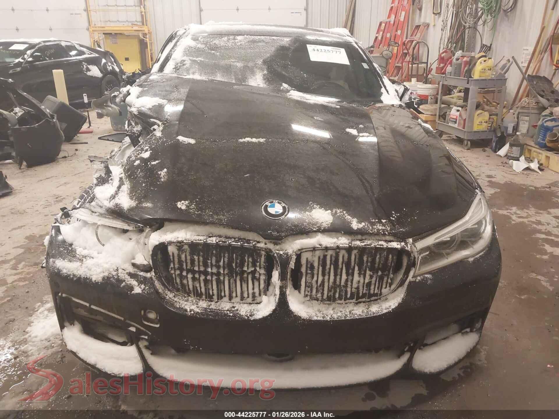 2017 BMW ALPINA B7 VIN WBA7F2C30HG423191, damage close-up