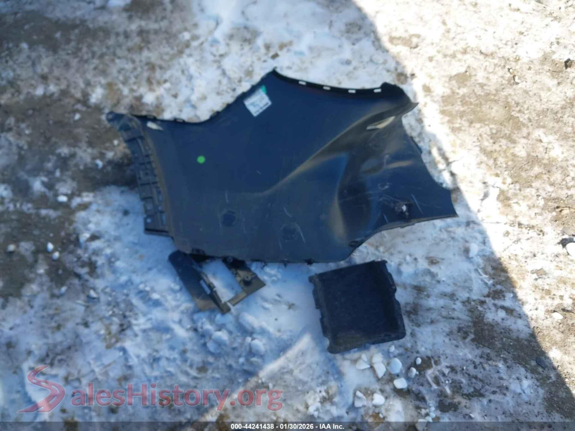 2021 JEEP GRAND CHEROKEE L VIN 1C4RJKBG5M8127666, damage close-up