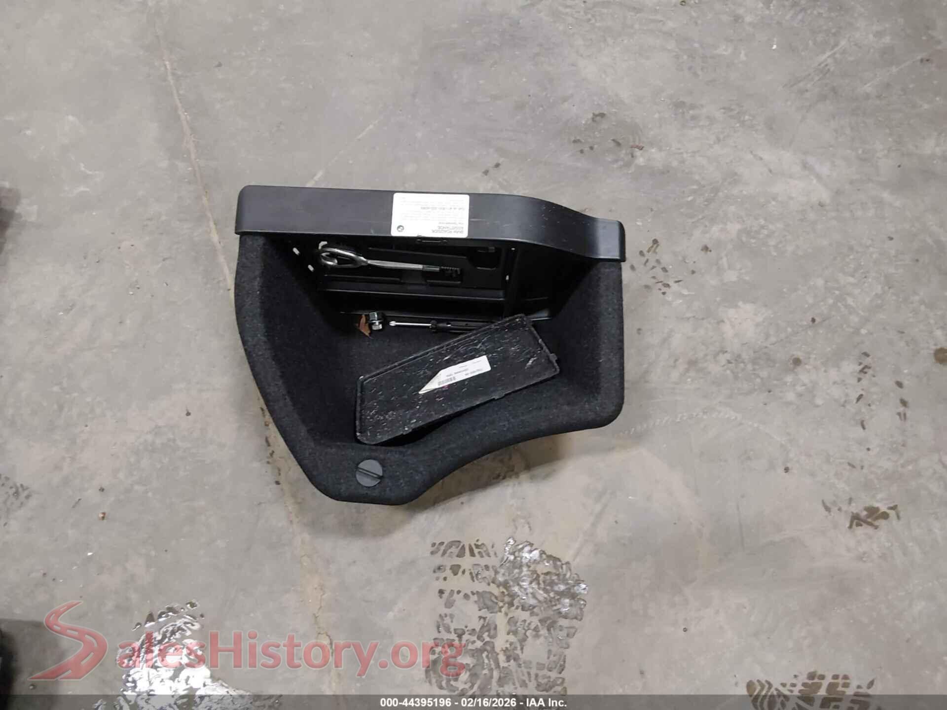 2018 BMW 330I VIN WBA8D9G56JNU68703, damage close-up