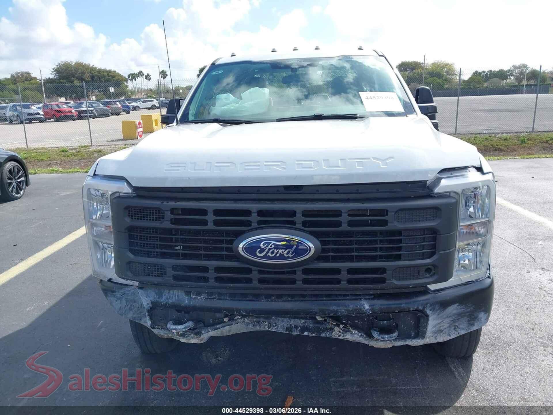 2024 FORD F-350 VIN 1FT8W3DT5REF87237, damage close-up
