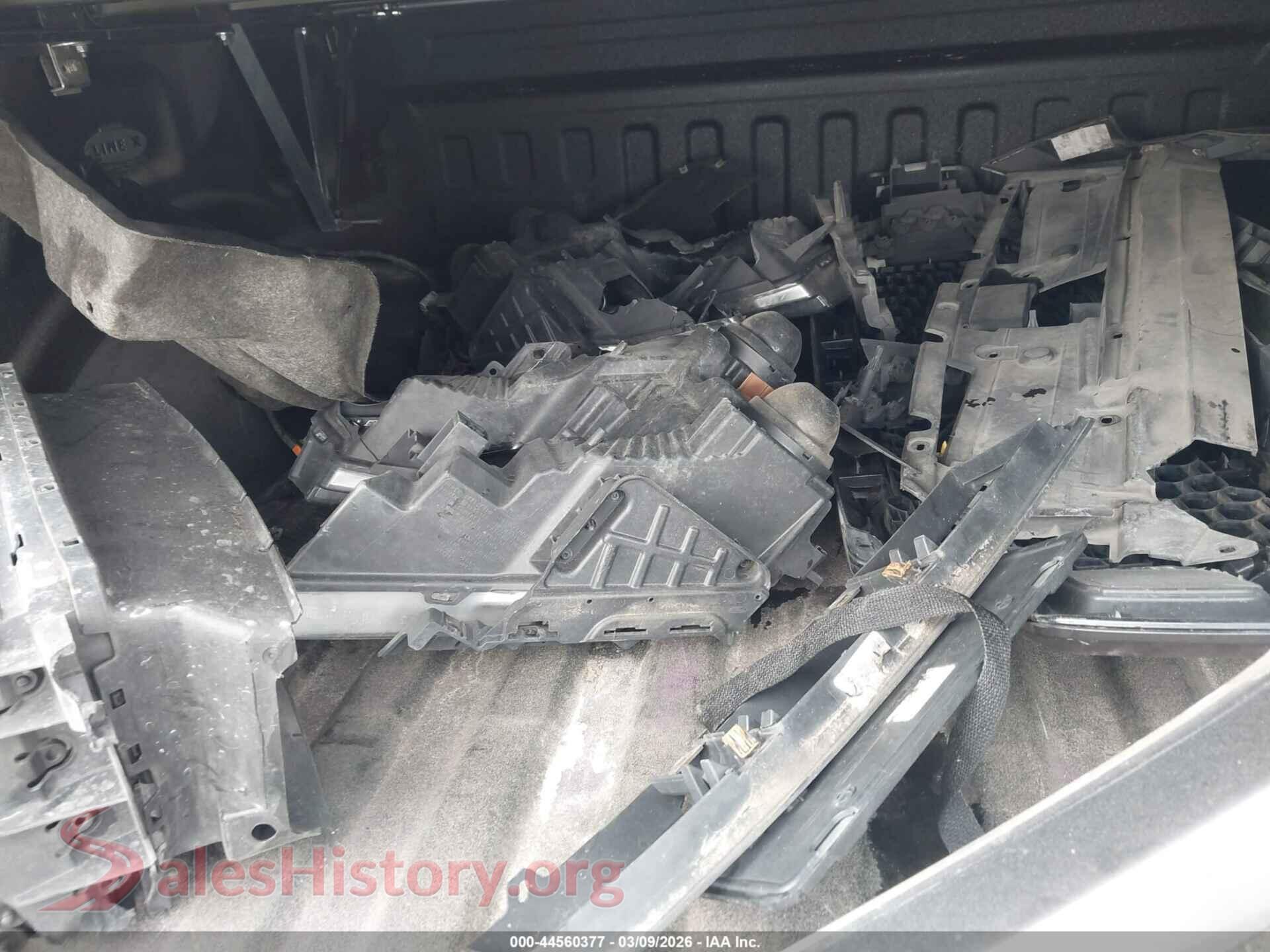 2018 FORD F-150 VIN 1FTEW1CP0JKF70590, damage close-up
