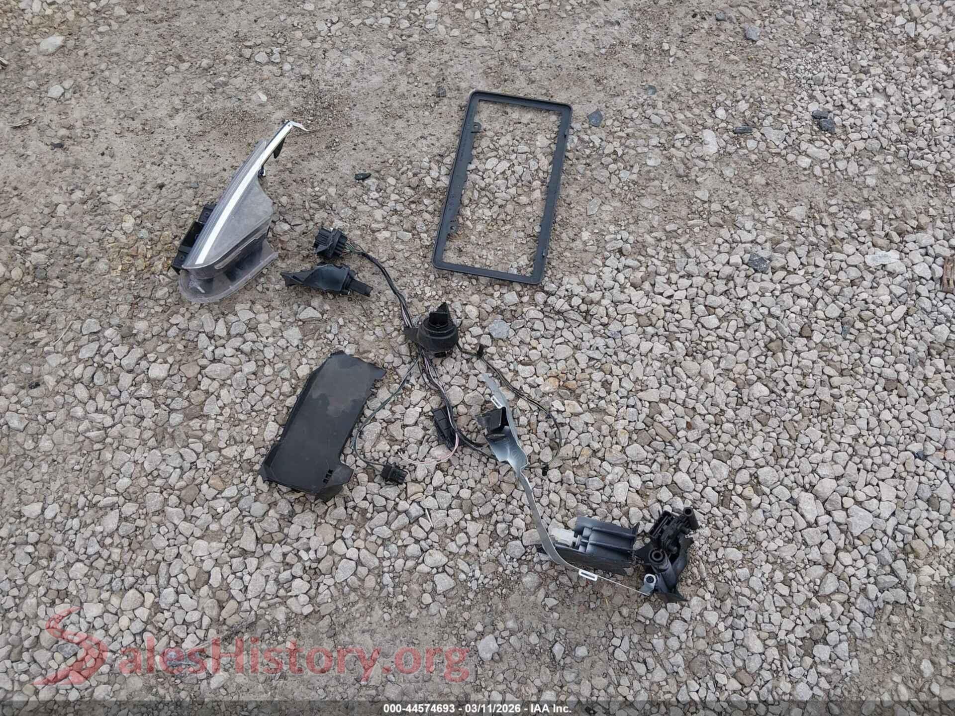 2019 HYUNDAI ELANTRA VIN KMHD74LF1KU831745, damage close-up