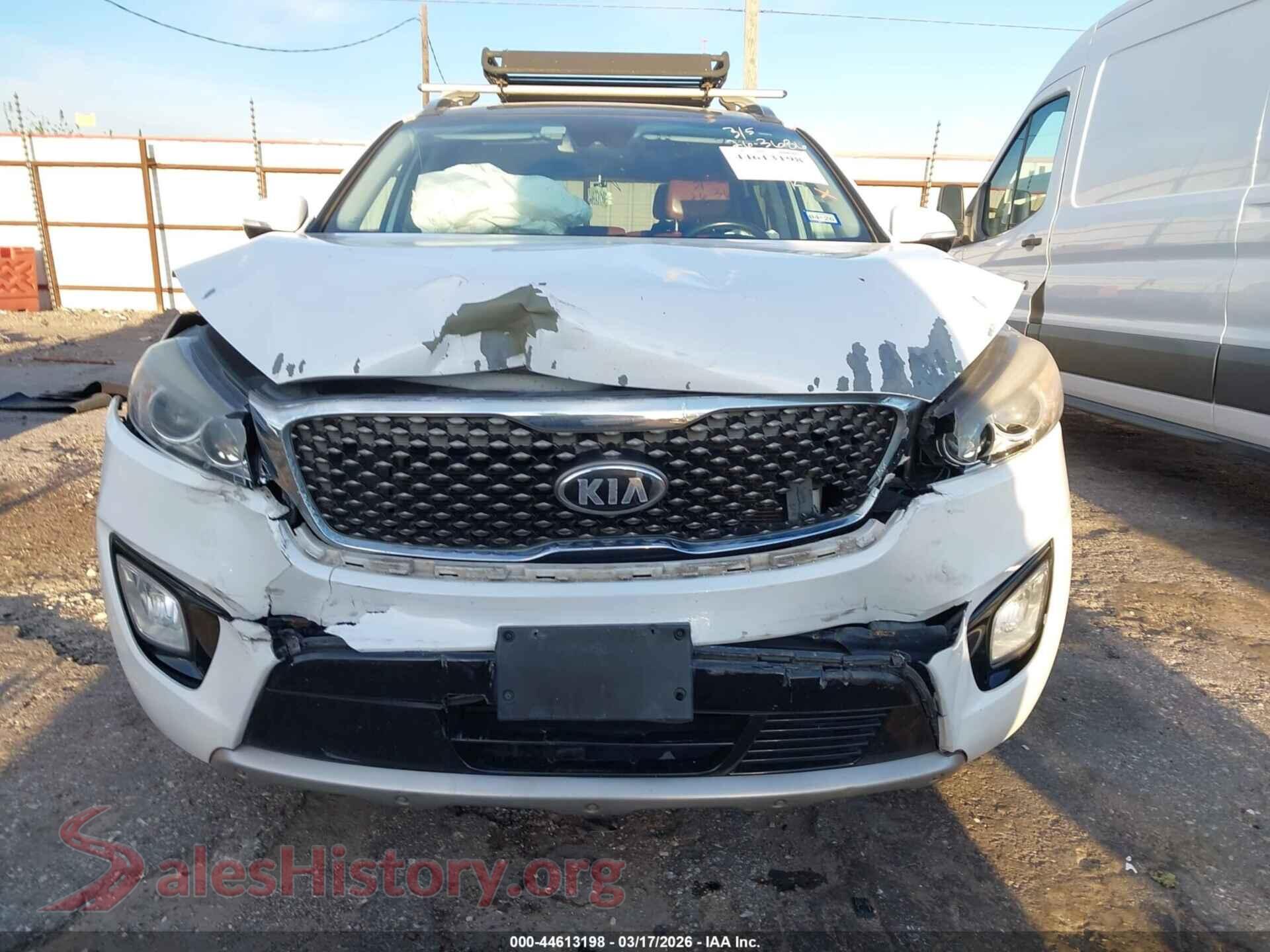 2017 KIA SORENTO VIN 5XYPK4A57HG230604, damage close-up