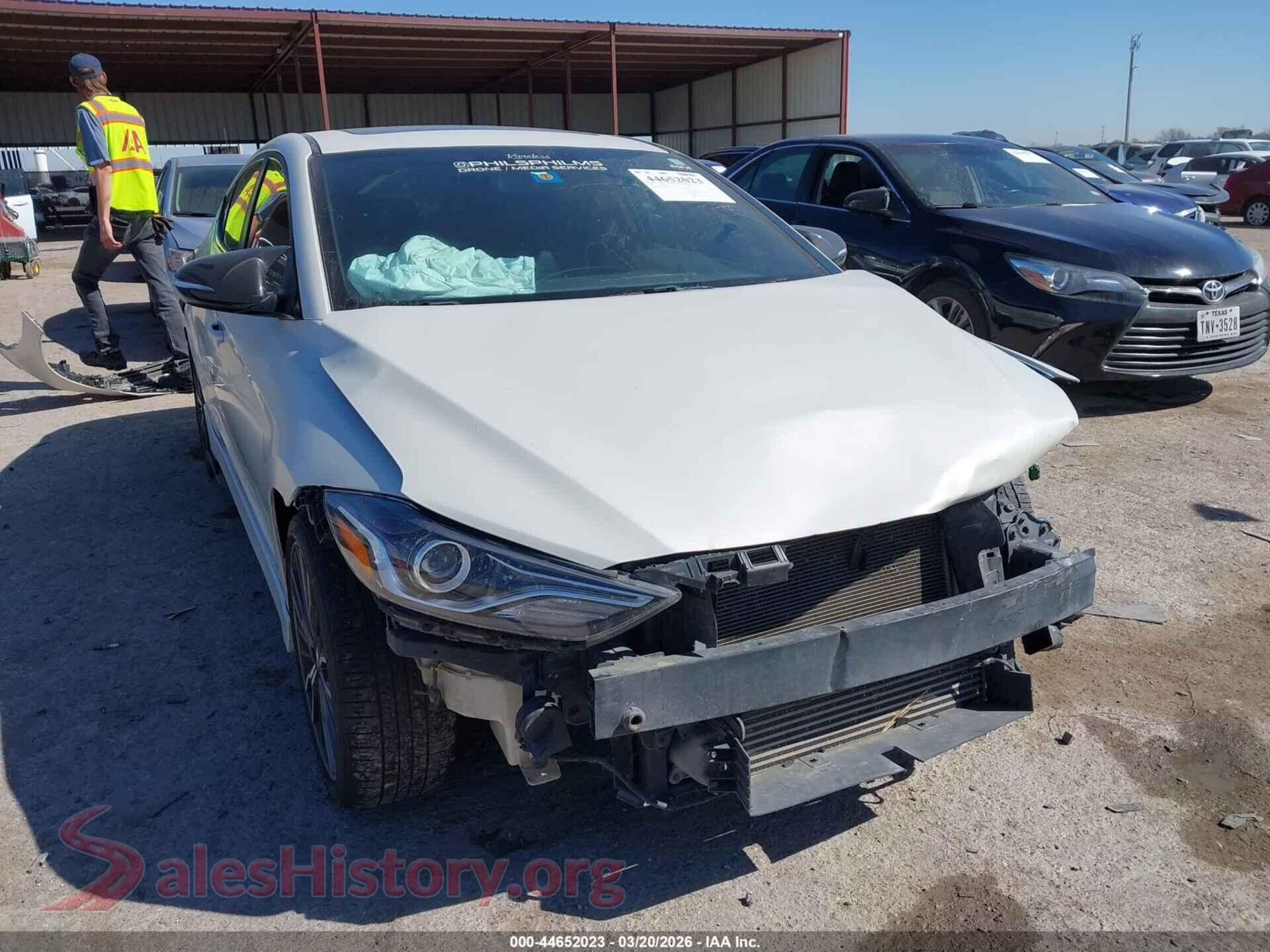 KMHD04LB8JU485208 2018 HYUNDAI ELANTRA
