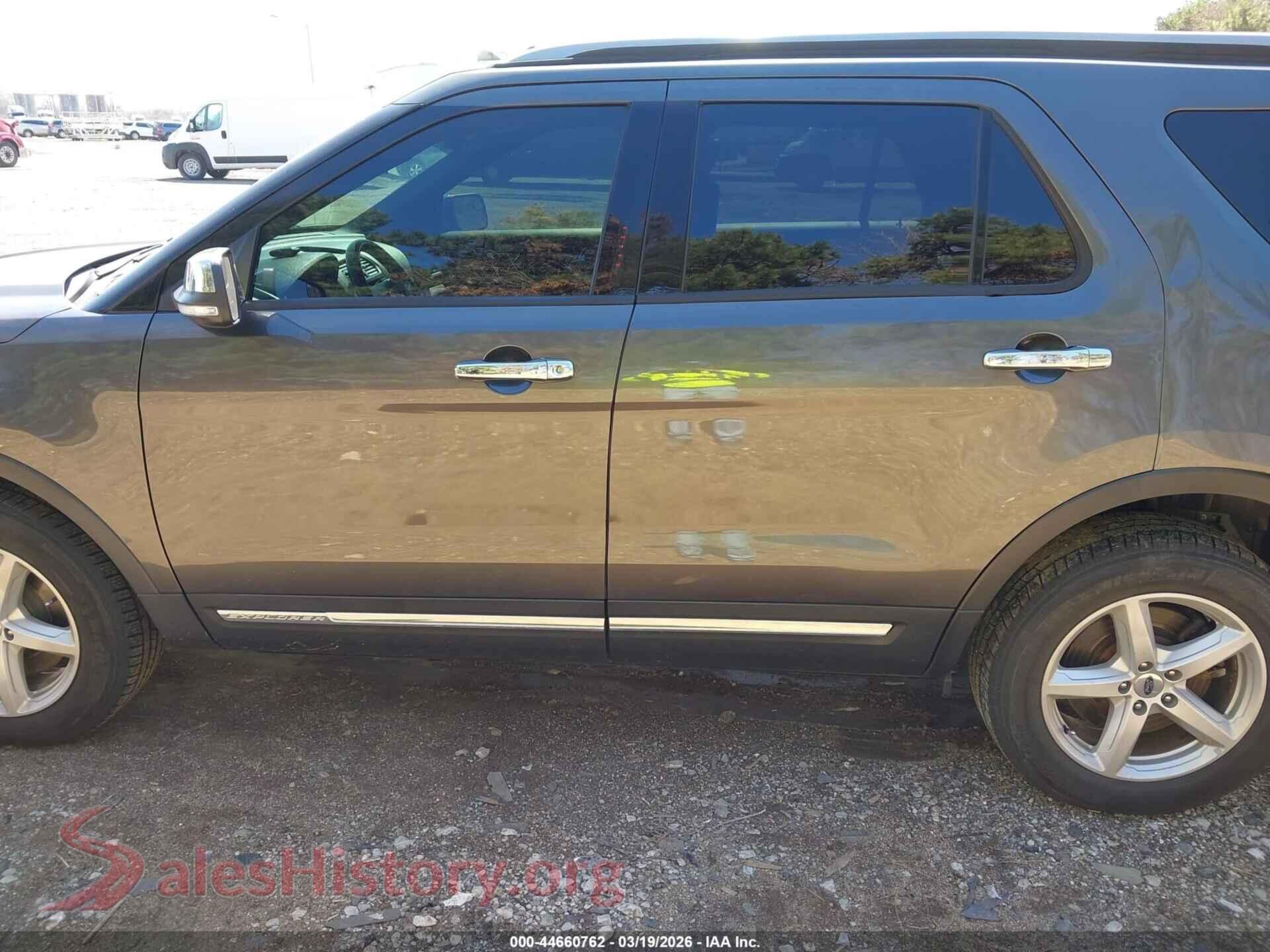 2017 FORD EXPLORER VIN 1FM5K8D87HGD38329, damage close-up