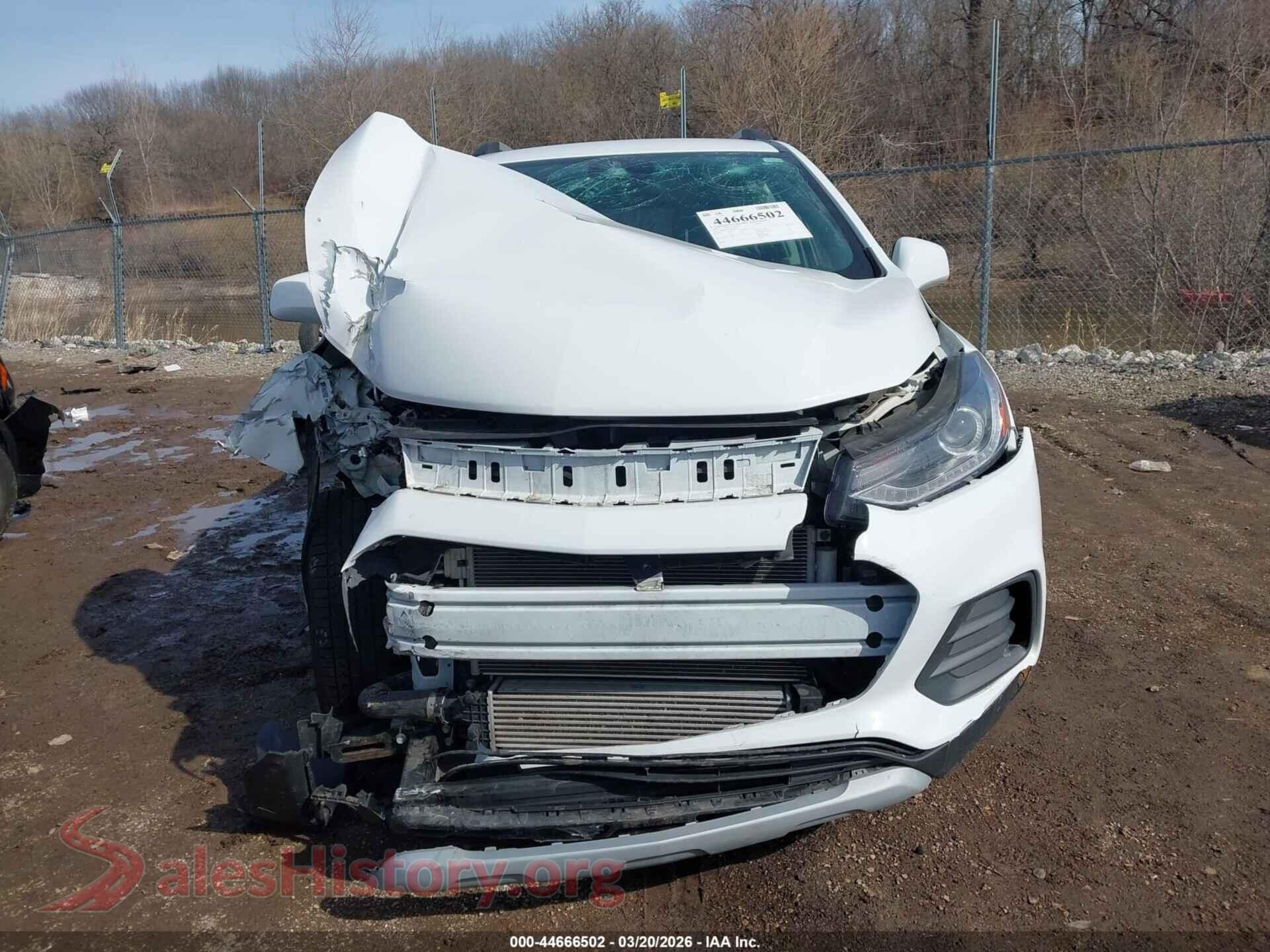 2020 CHEVROLET TRAX VIN KL7CJPSB0LB086059, damage close-up