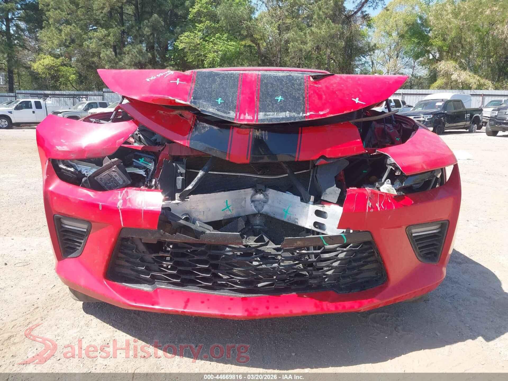 2017 CHEVROLET CAMARO VIN 1G1FH3D7XH0136099, damage close-up