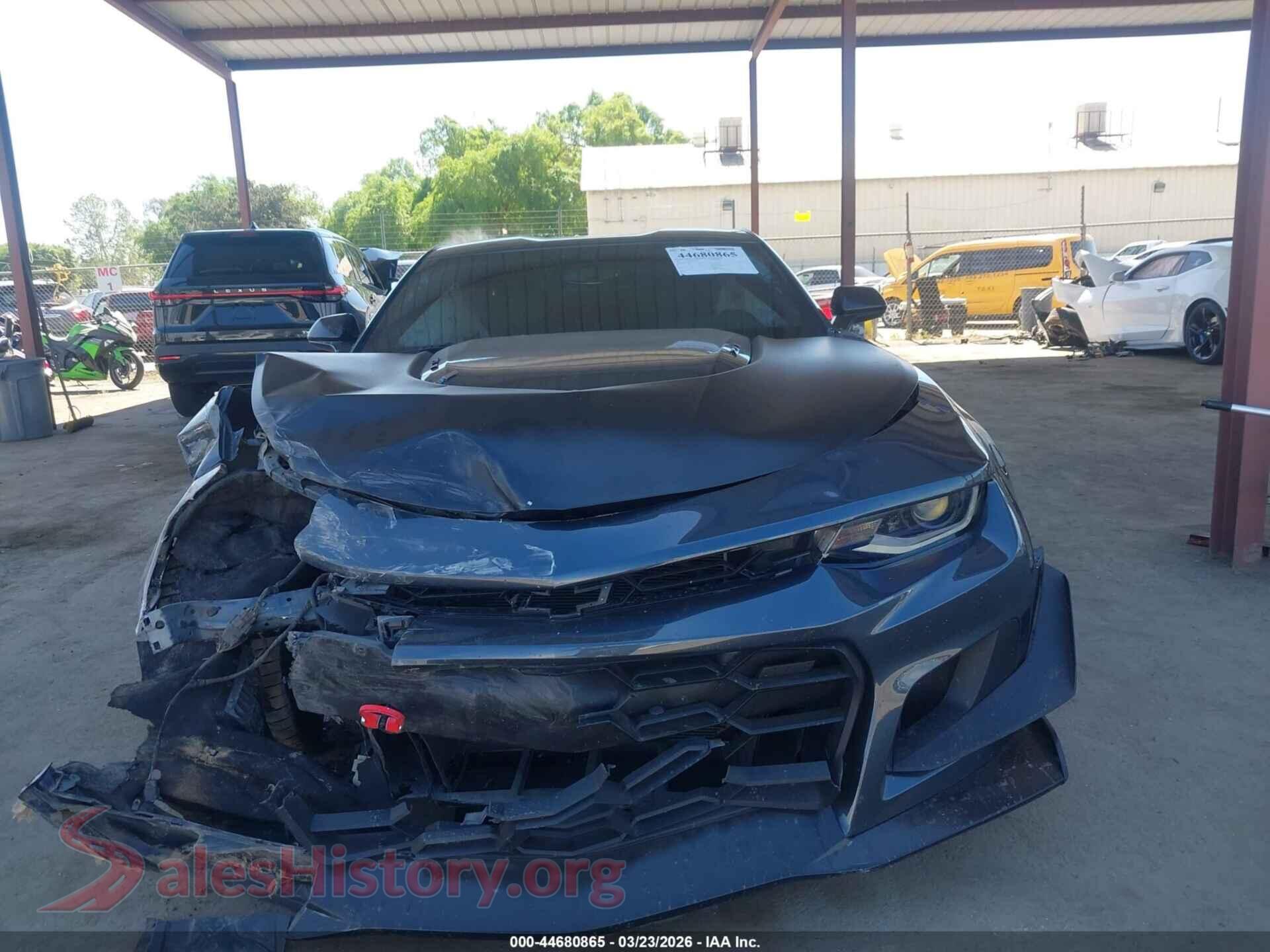 2019 CHEVROLET CAMARO VIN 1G1FK1R64K0136595, damage close-up