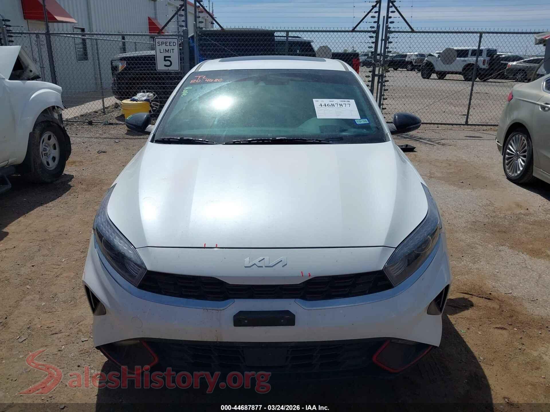 2024 KIA FORTE VIN 3KPF54AD2RE820086, damage close-up
