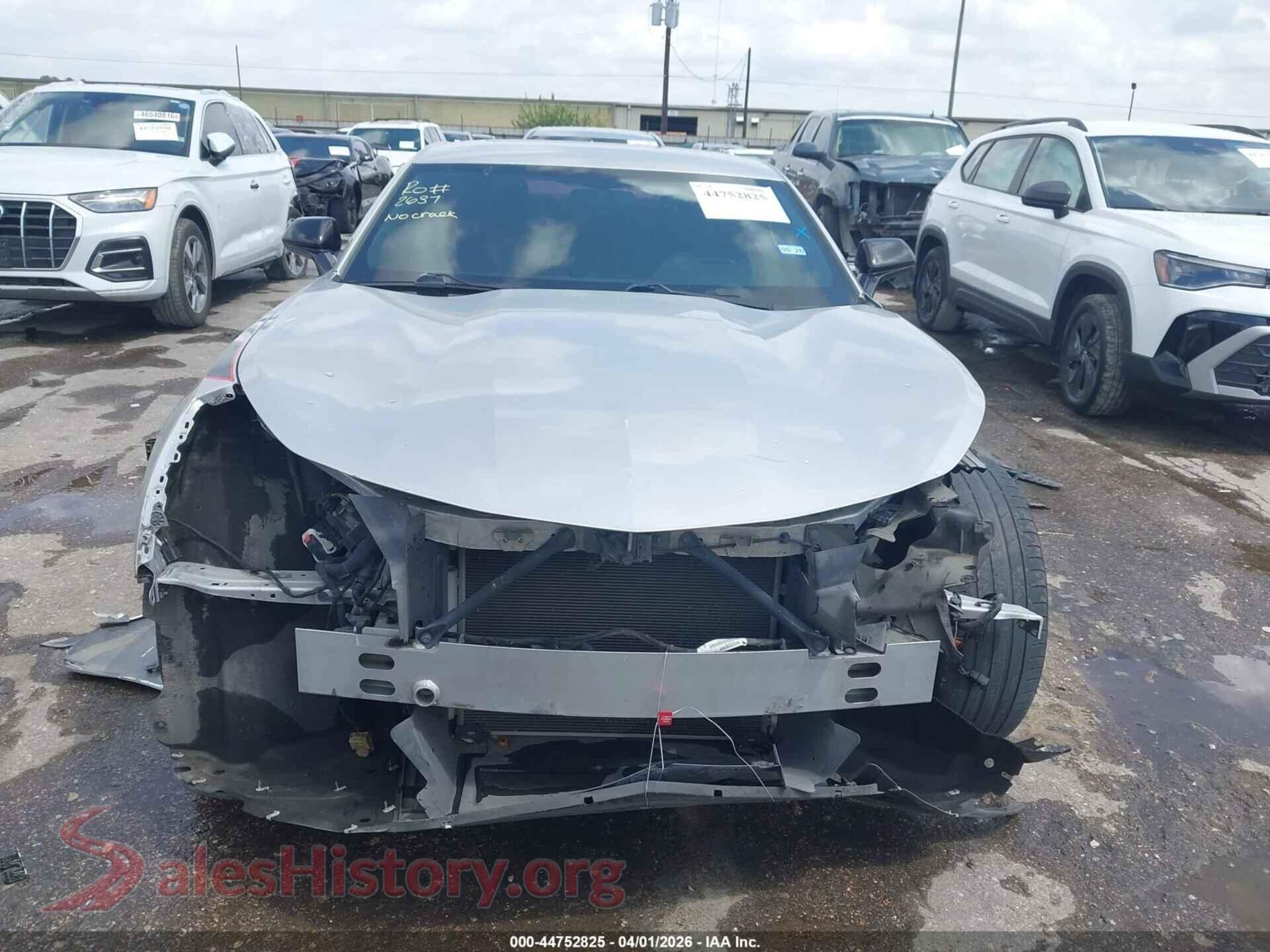 2018 CHEVROLET CAMARO VIN 1G1FB1RS6J0114450, damage close-up