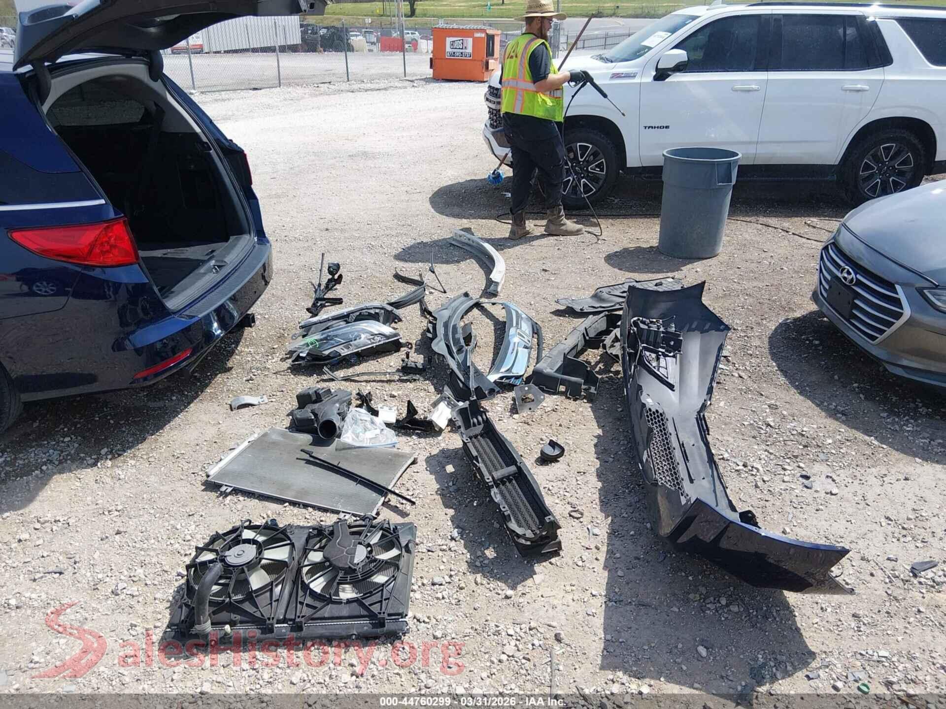 2019 HONDA ODYSSEY VIN 5FNRL6H77KB016493, damage close-up