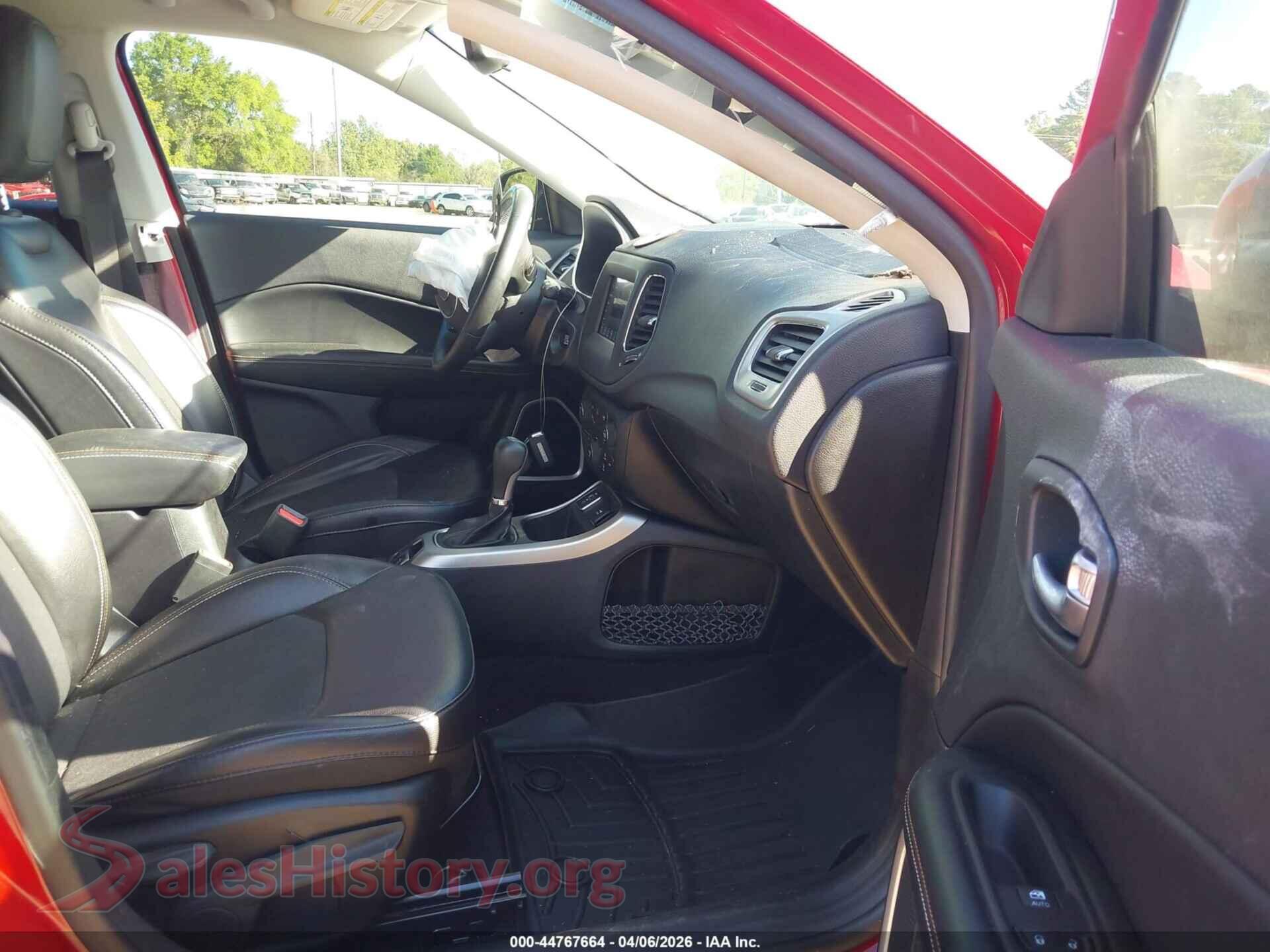 2019 JEEP COMPASS VIN 3C4NJCBB5KT736666, rear view