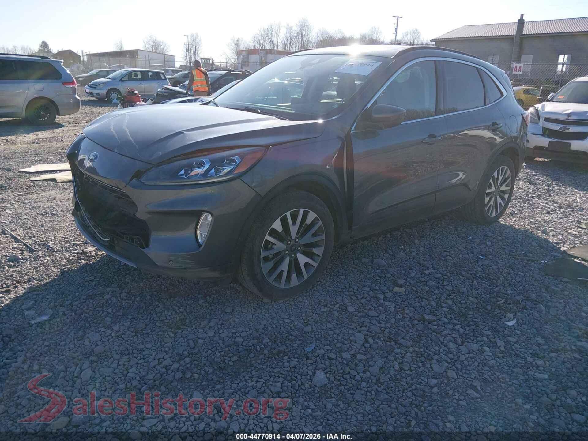 2022 FORD ESCAPE VIN 1FMCU9J94NUB61806, front view