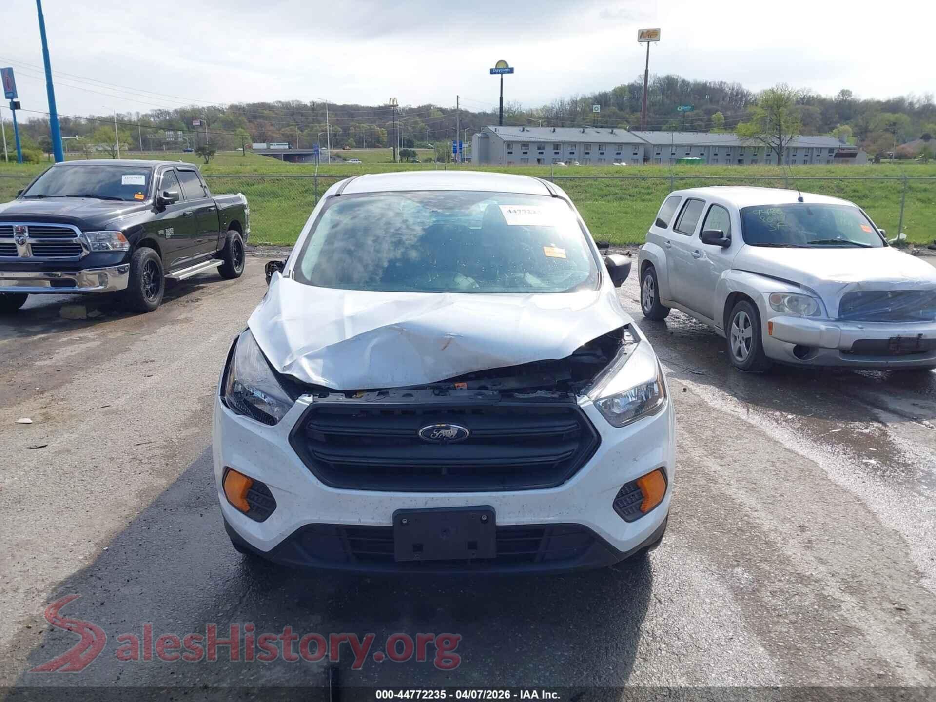 2019 FORD ESCAPE VIN 1FMCU0F74KUC45722, damage close-up