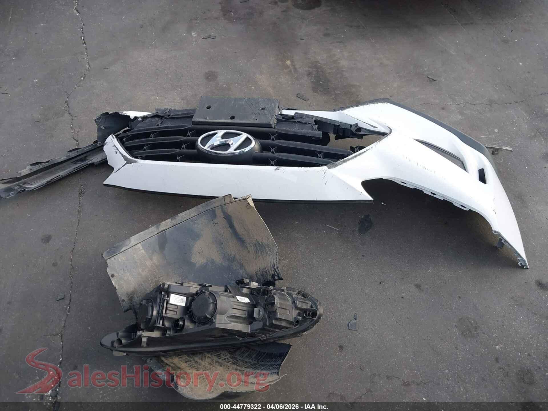 2020 HYUNDAI VELOSTER VIN KMHTG6AF8LU030788, damage close-up