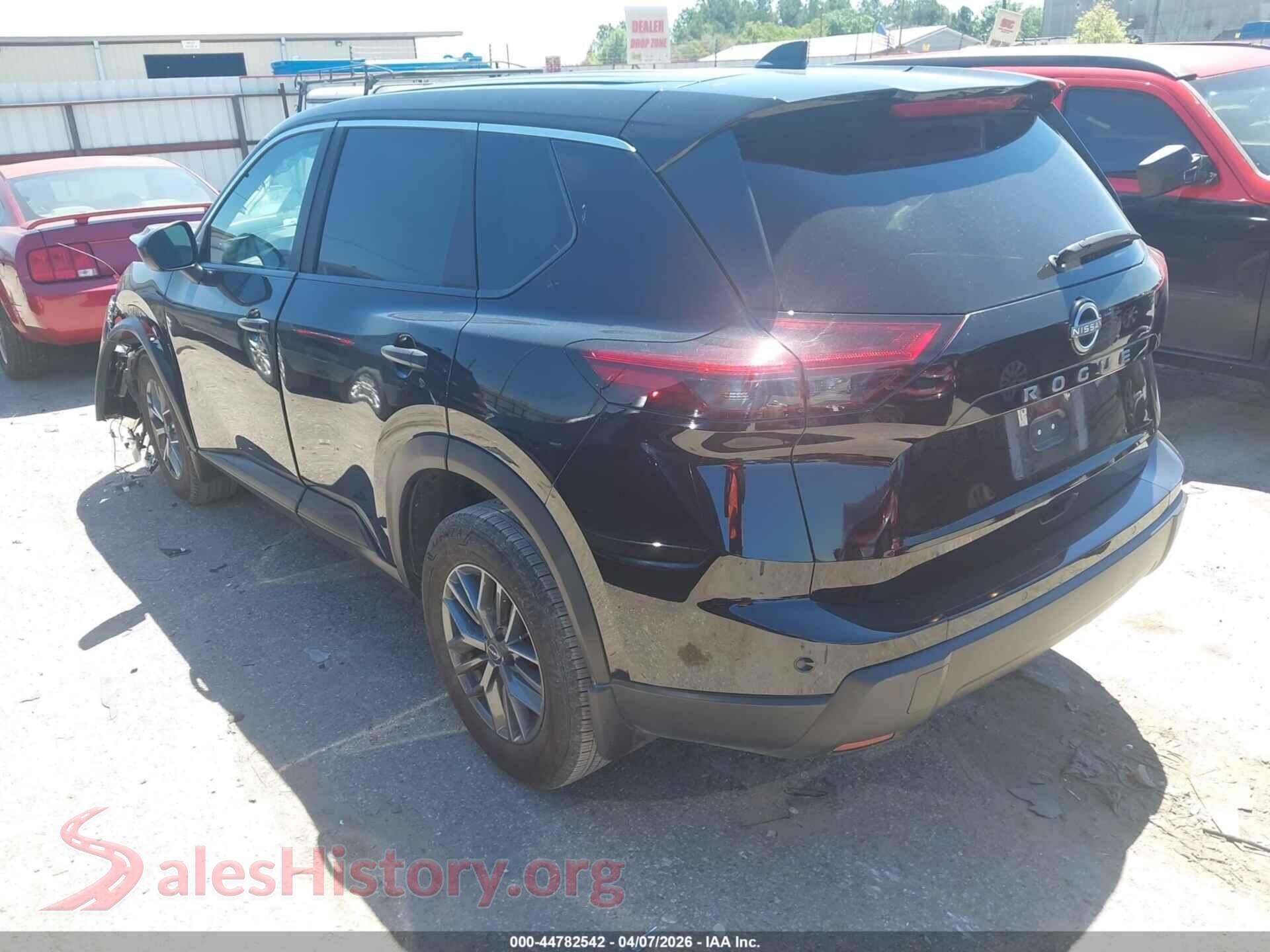 2025 NISSAN ROGUE VIN 5N1BT3AA2SC676195, driver side view