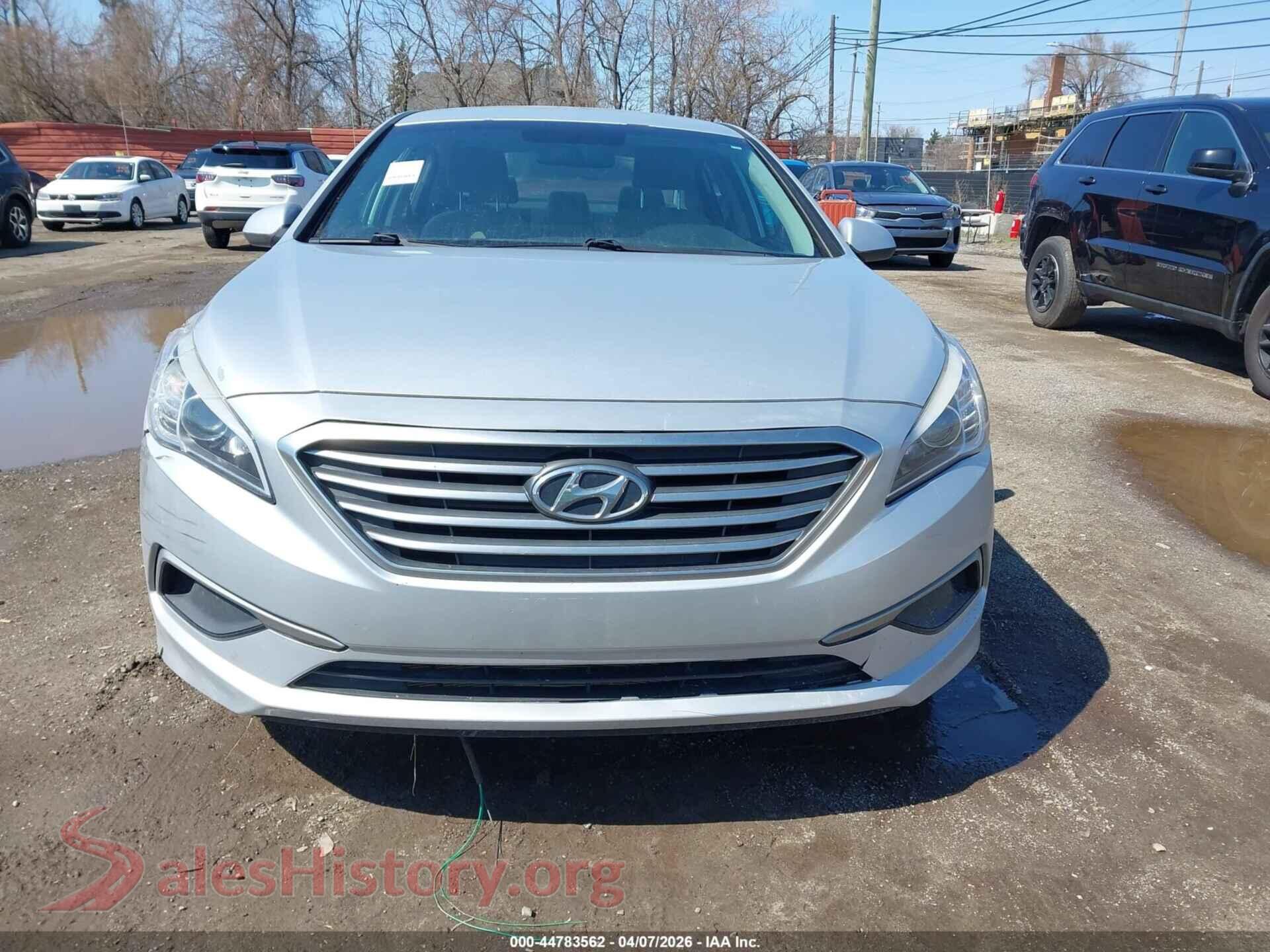 2017 HYUNDAI SONATA VIN 5NPE24AF5HH552781, damage close-up