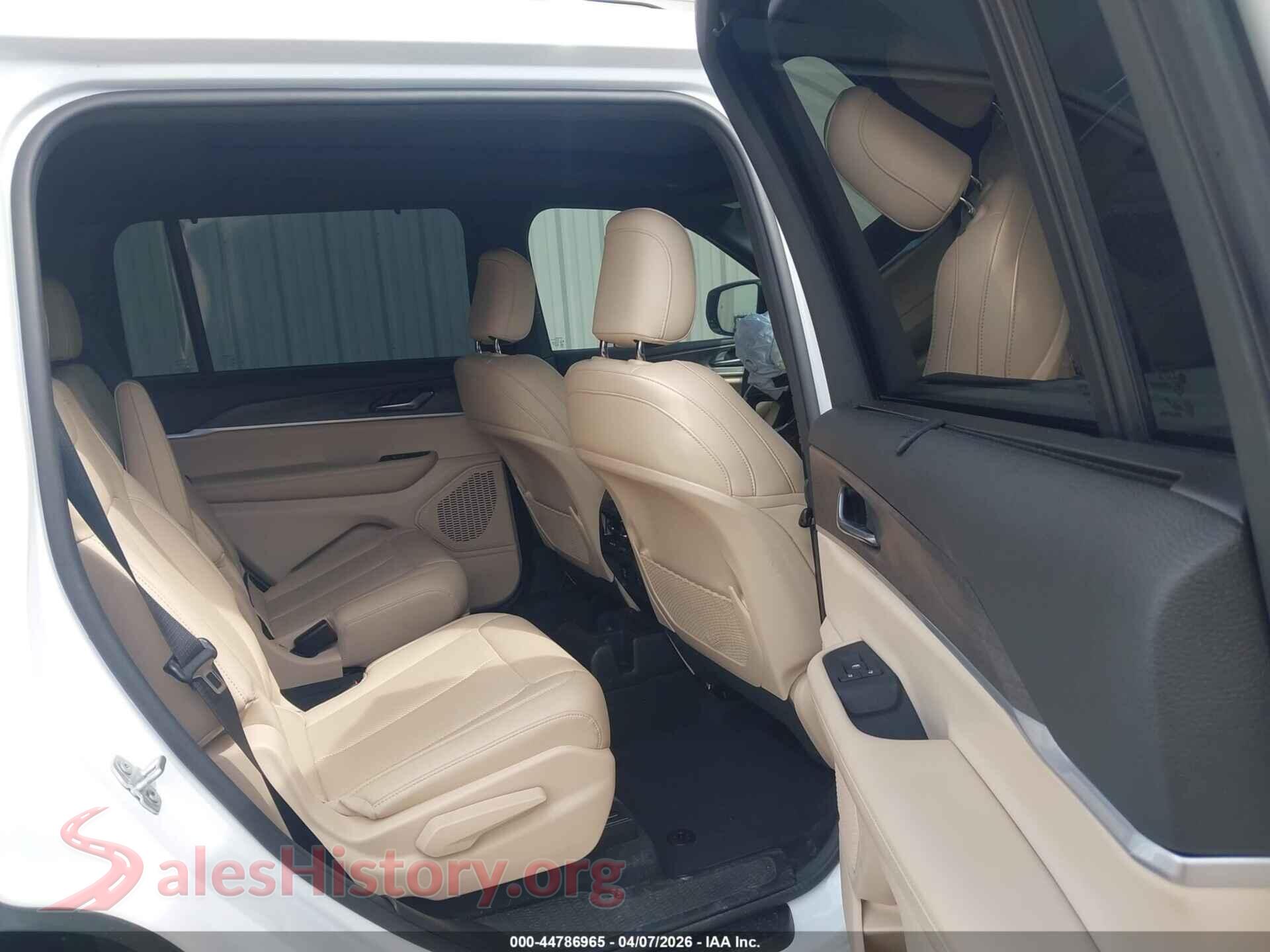2025 JEEP GRAND CHEROKEE L VIN 1C4RJJBGXS8676237, front passenger side