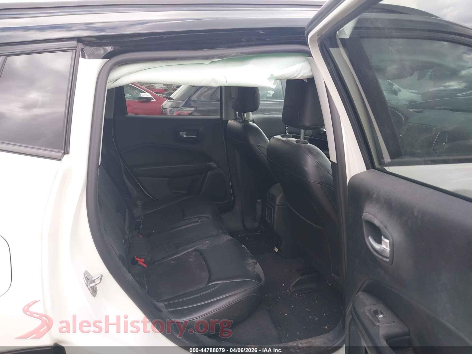 2018 JEEP COMPASS VIN 3C4NJDBB8JT395459, front passenger side