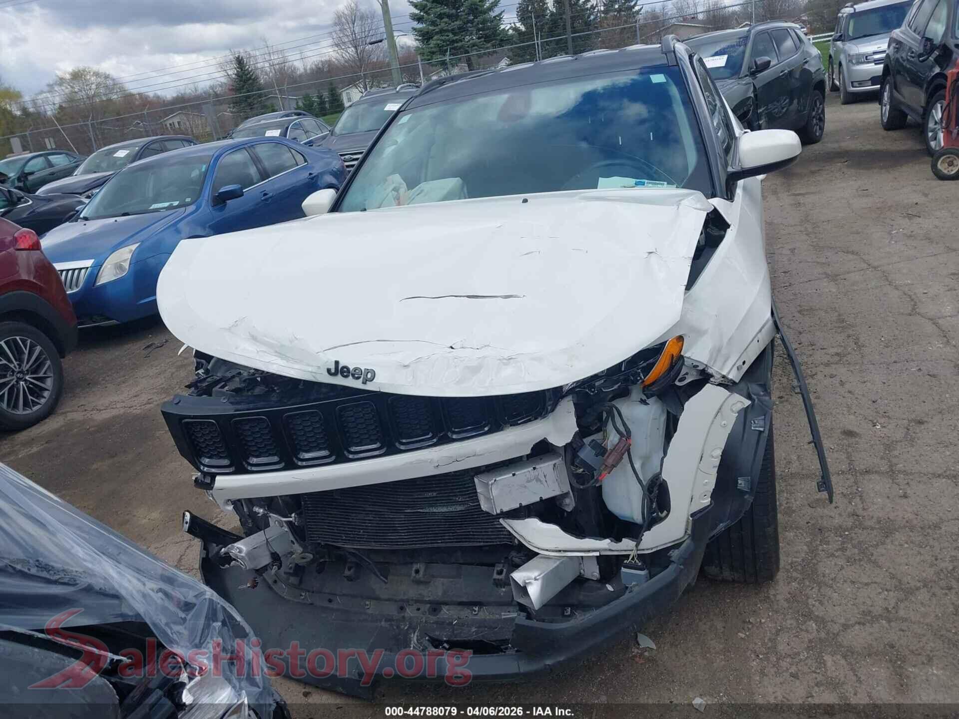 2018 JEEP COMPASS VIN 3C4NJDBB8JT395459, damage close-up