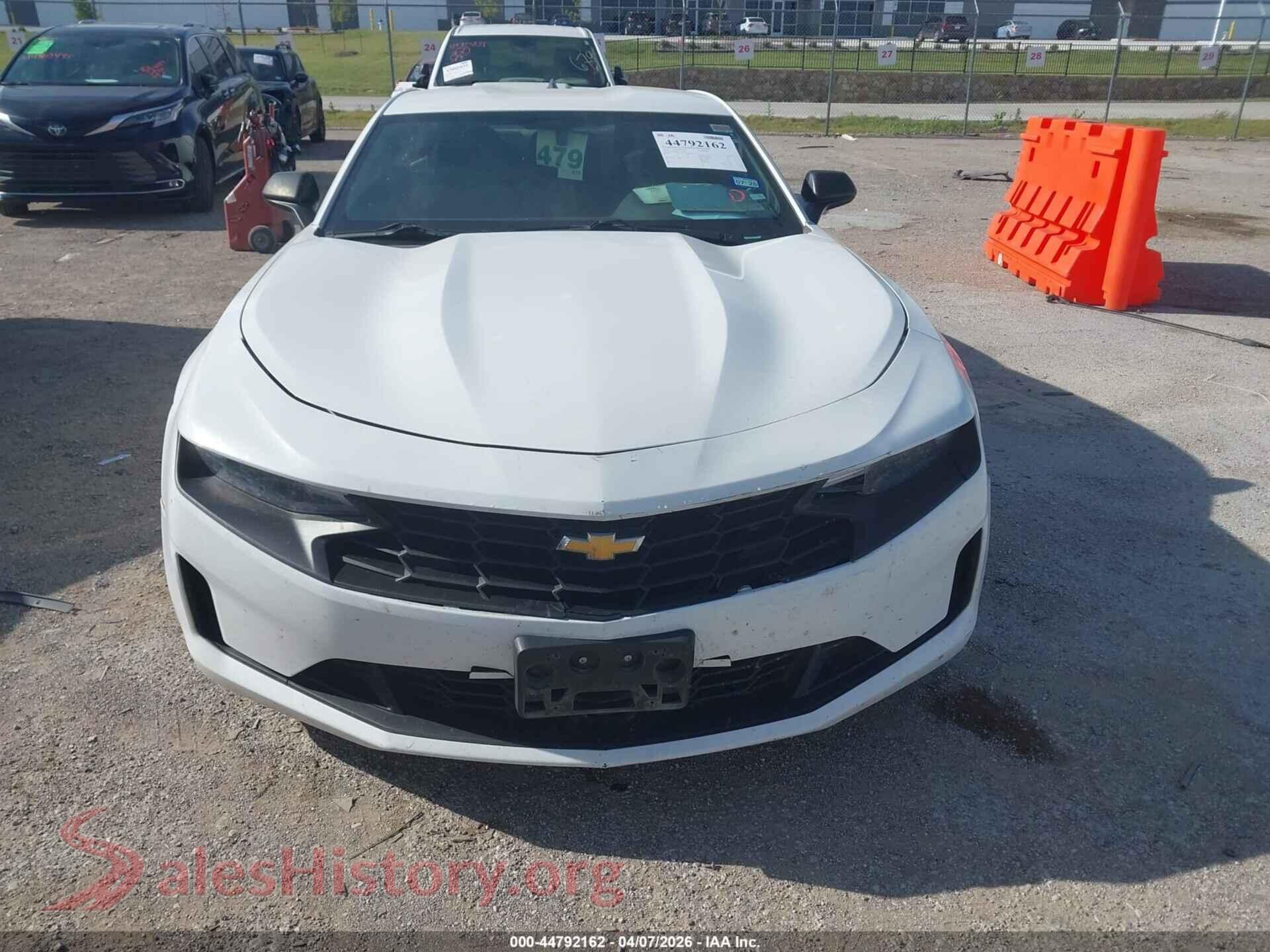 2020 CHEVROLET CAMARO VIN 1G1FB1RXXL0128558, damage close-up