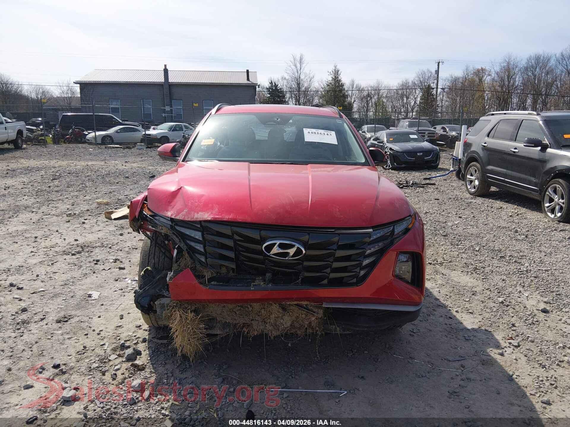 2023 HYUNDAI TUCSON VIN 5NMJFCAE9PH214543, damage close-up
