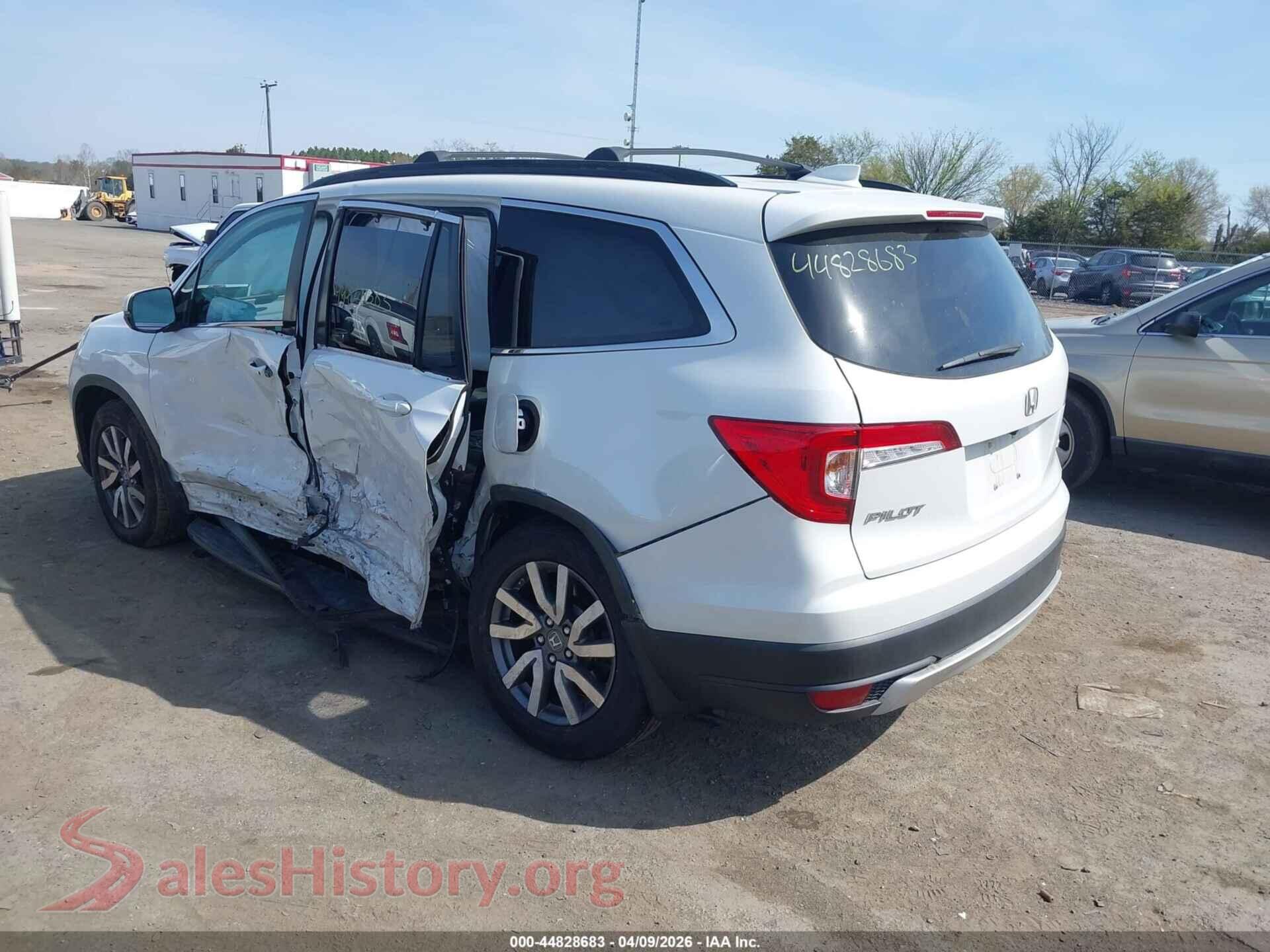 2020 HONDA PILOT VIN 5FNYF6H58LB016201, driver side view