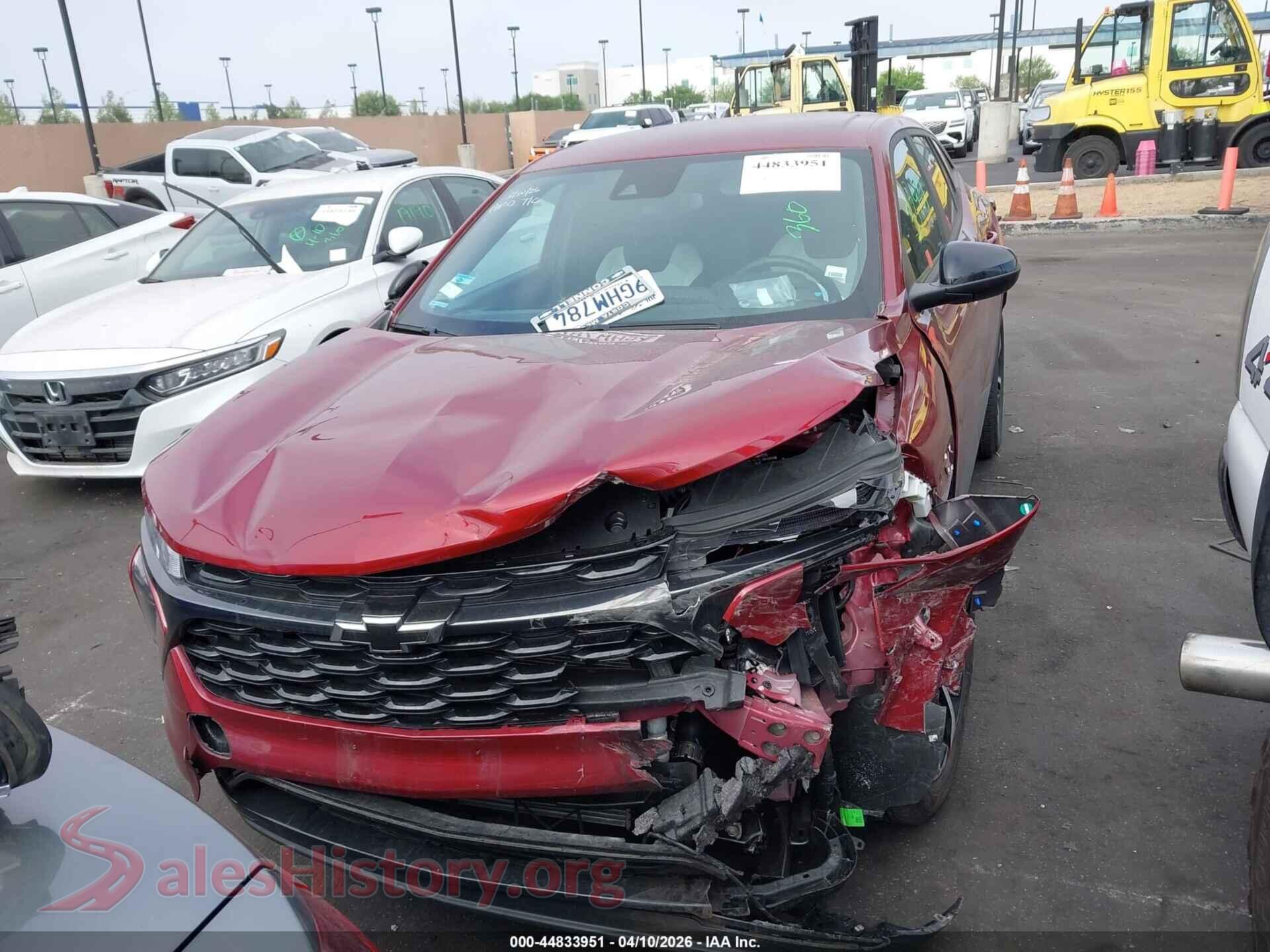 2024 CHEVROLET TRAX VIN KL77LGE21RC020453, damage close-up