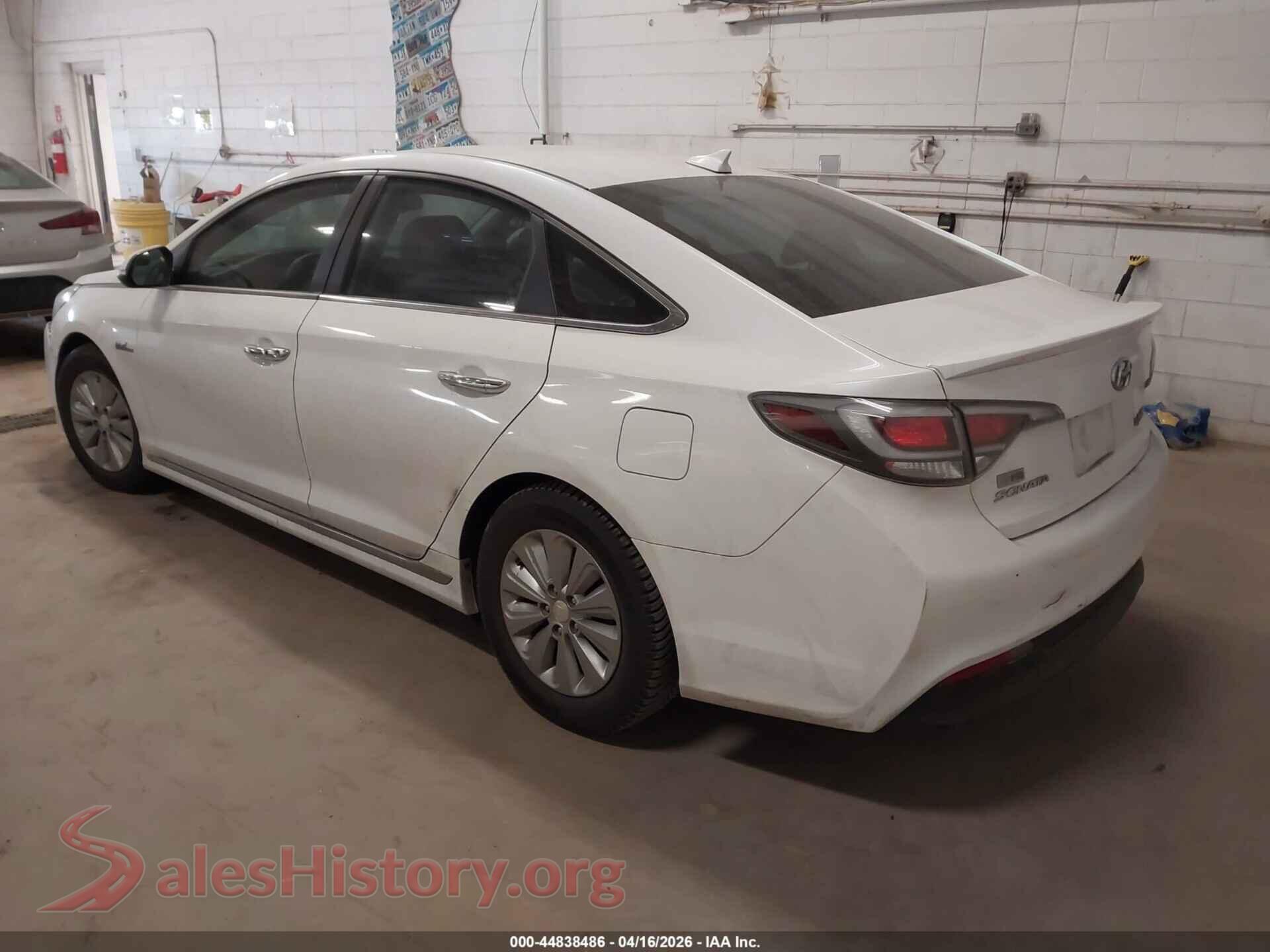 2017 HYUNDAI SONATA HYBRID VIN KMHE24L19HA048660, driver side view