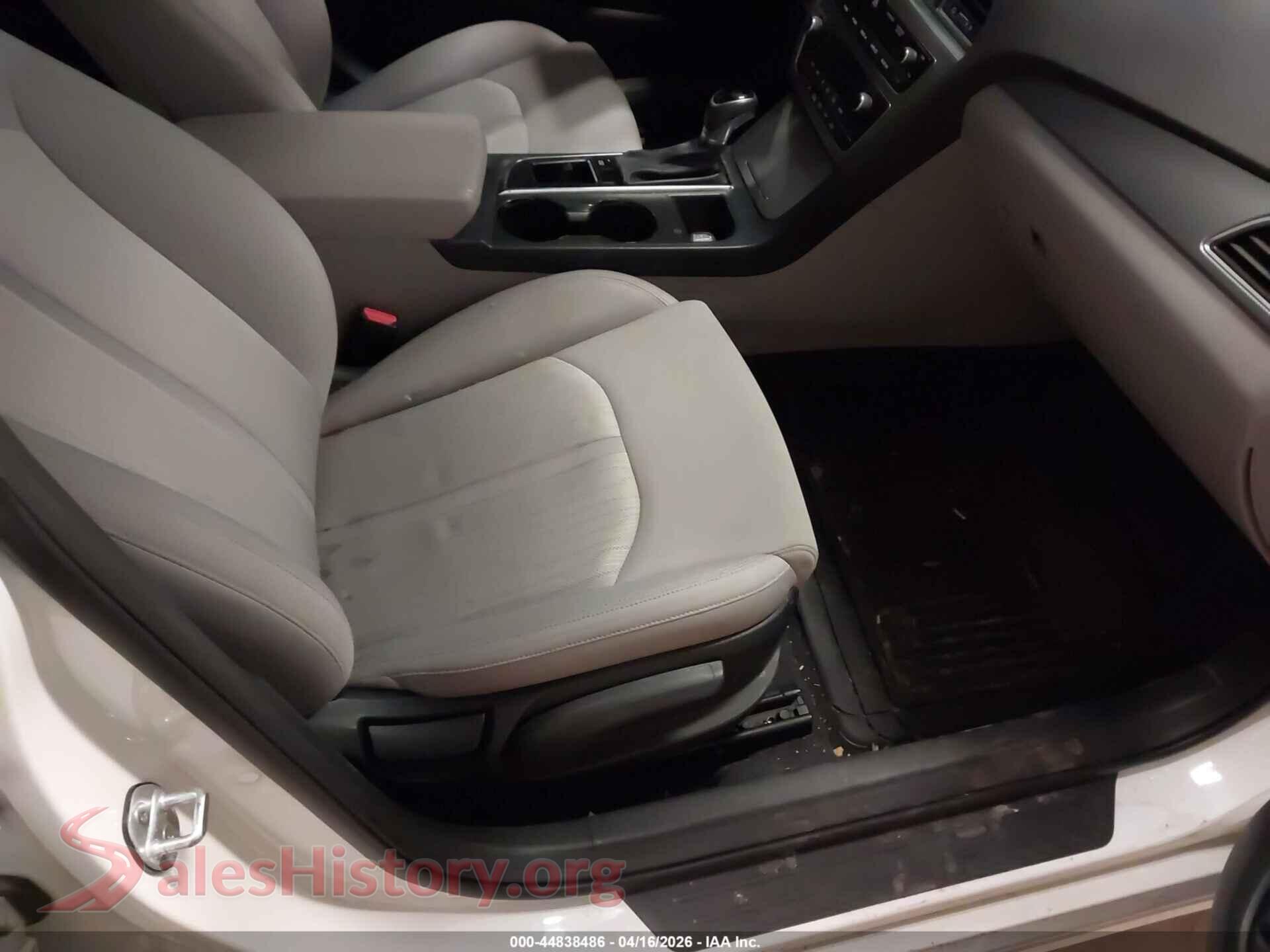 2017 HYUNDAI SONATA HYBRID VIN KMHE24L19HA048660, rear view