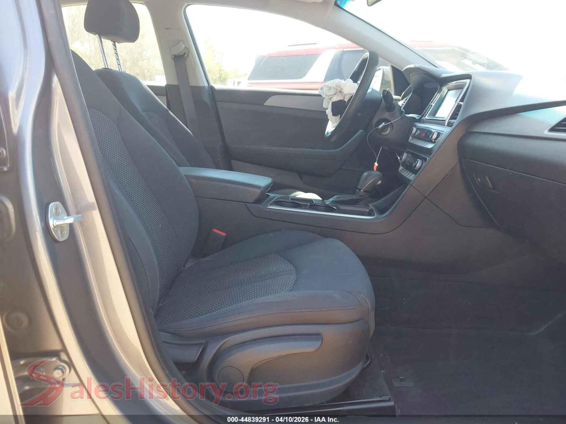 2019 HYUNDAI SONATA VIN 5NPE24AF9KH743286, rear view