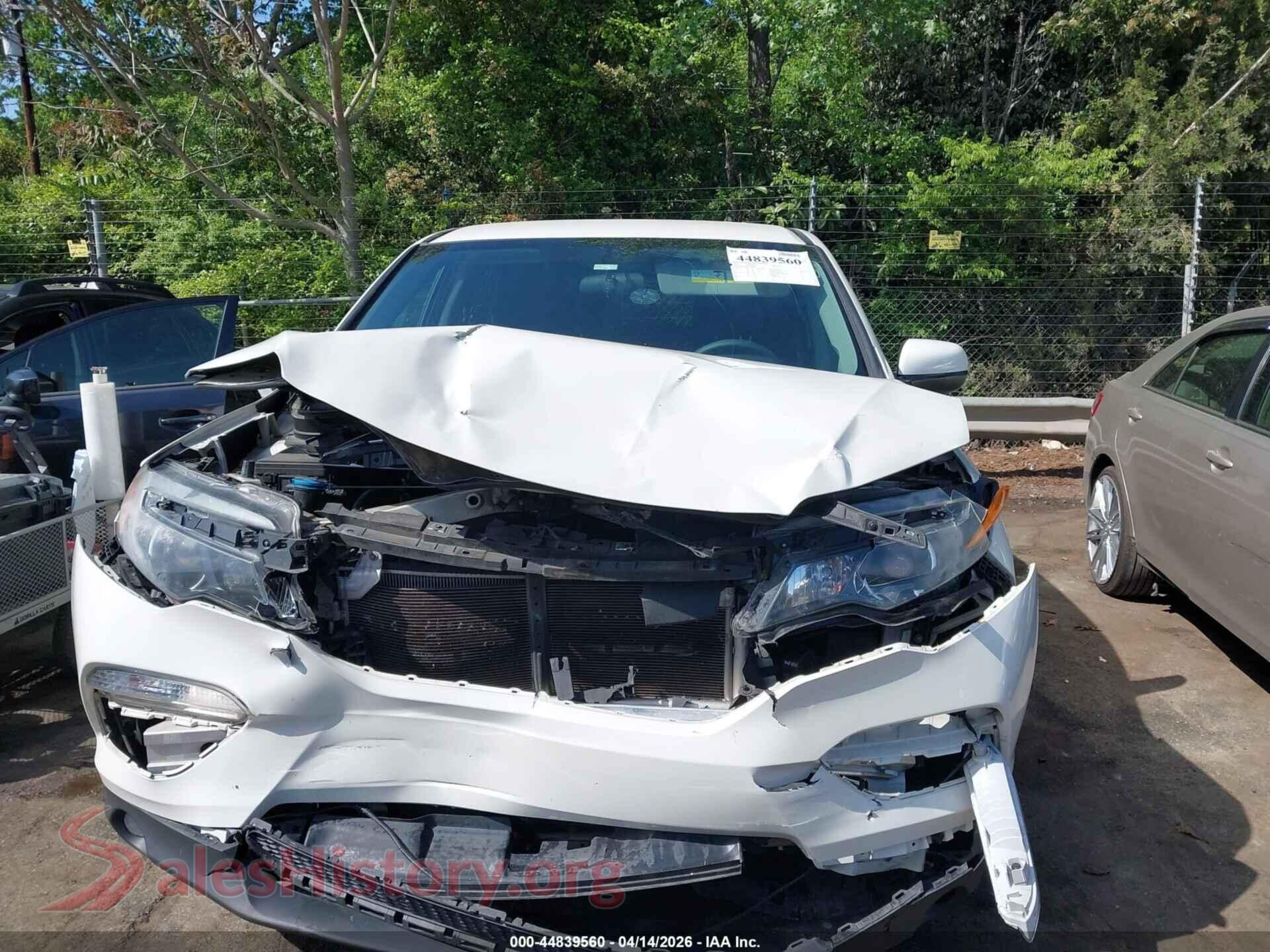 2018 HONDA PILOT VIN 5FNYF5H30JB003383, damage close-up