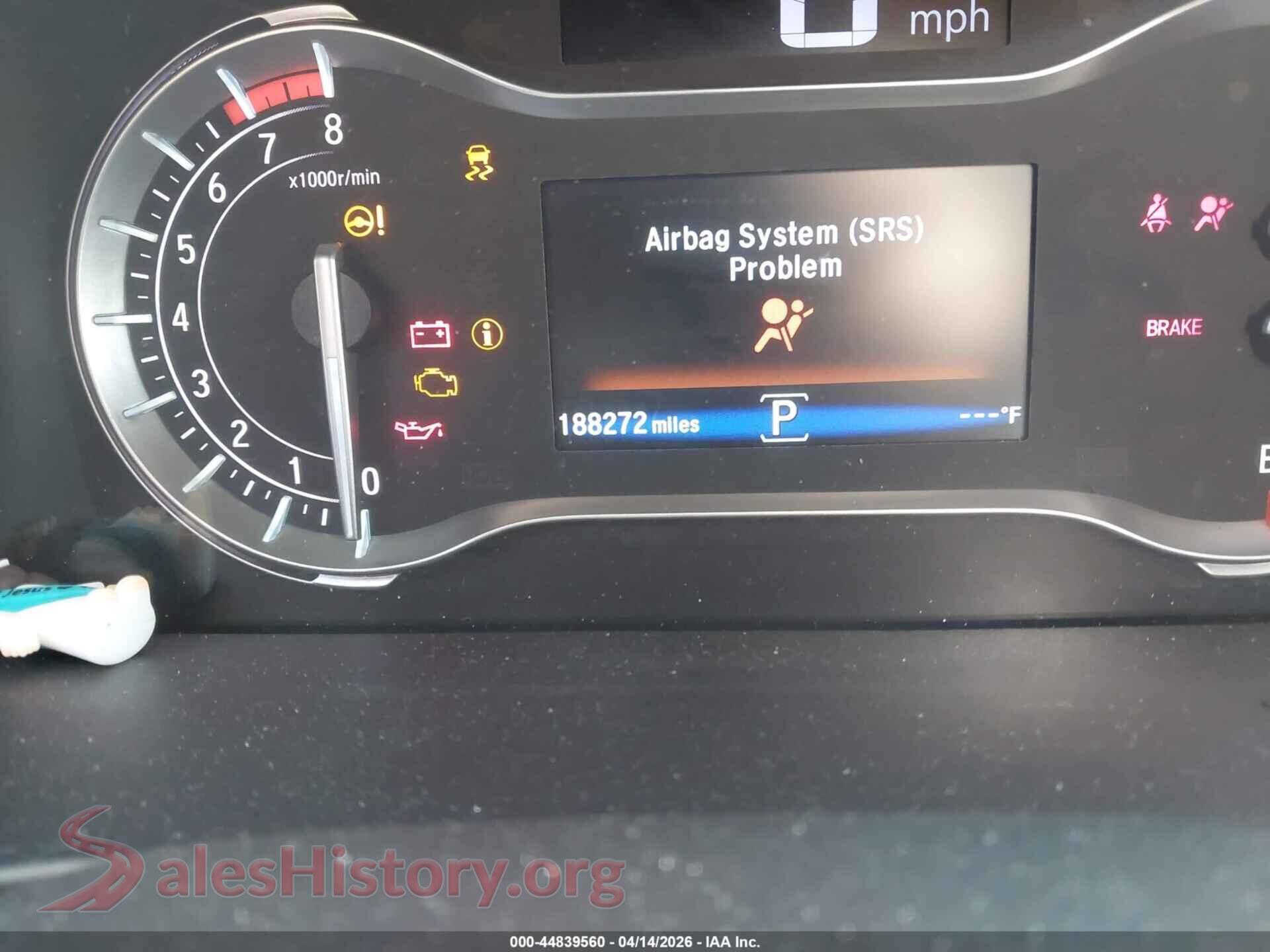2018 HONDA PILOT VIN 5FNYF5H30JB003383, passenger side view