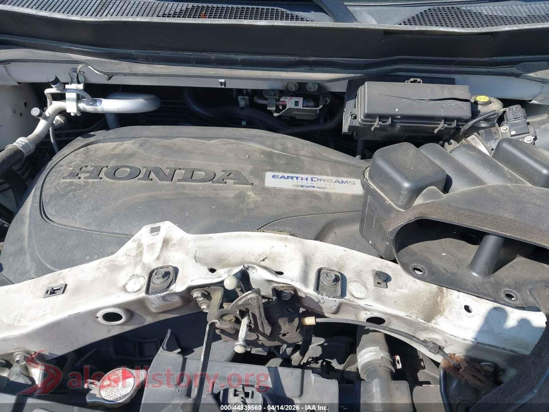2018 HONDA PILOT VIN 5FNYF5H30JB003383, interior dashboard