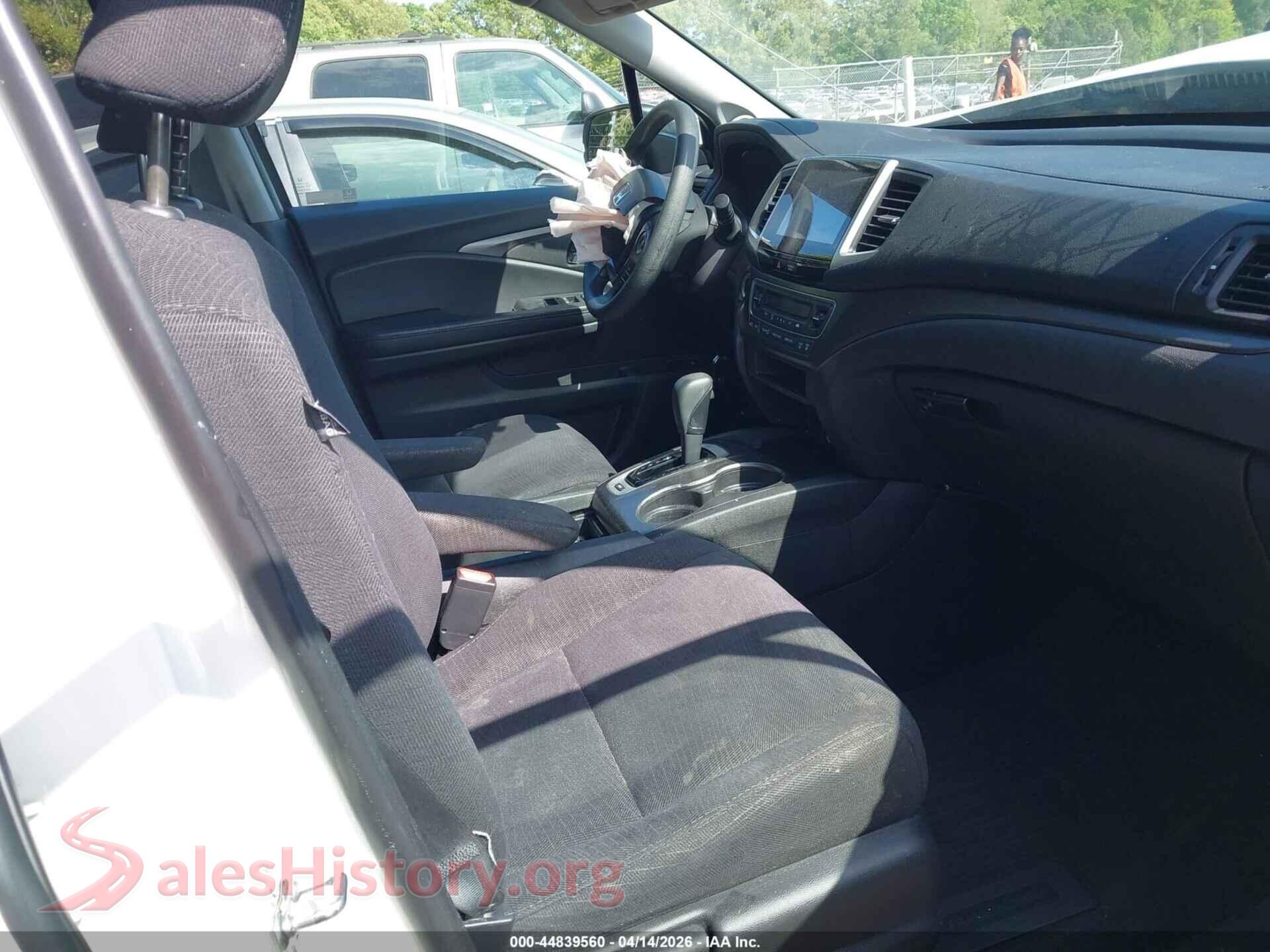 2018 HONDA PILOT VIN 5FNYF5H30JB003383, rear view