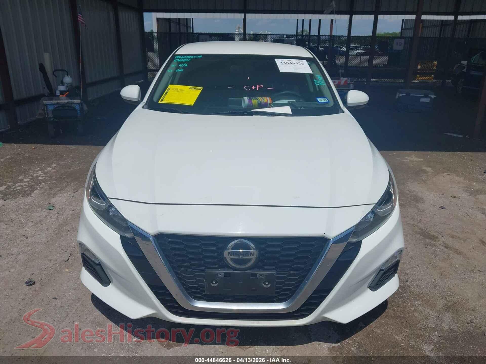 2020 NISSAN ALTIMA VIN 1N4BL4BV9LN320852, damage close-up