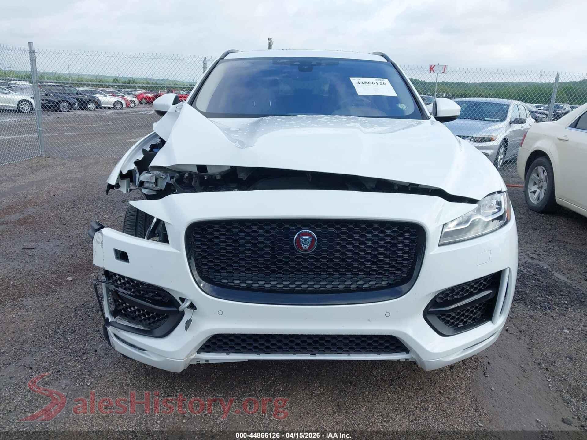 2019 JAGUAR F-PACE VIN SADCL2FX0KA392306, damage close-up