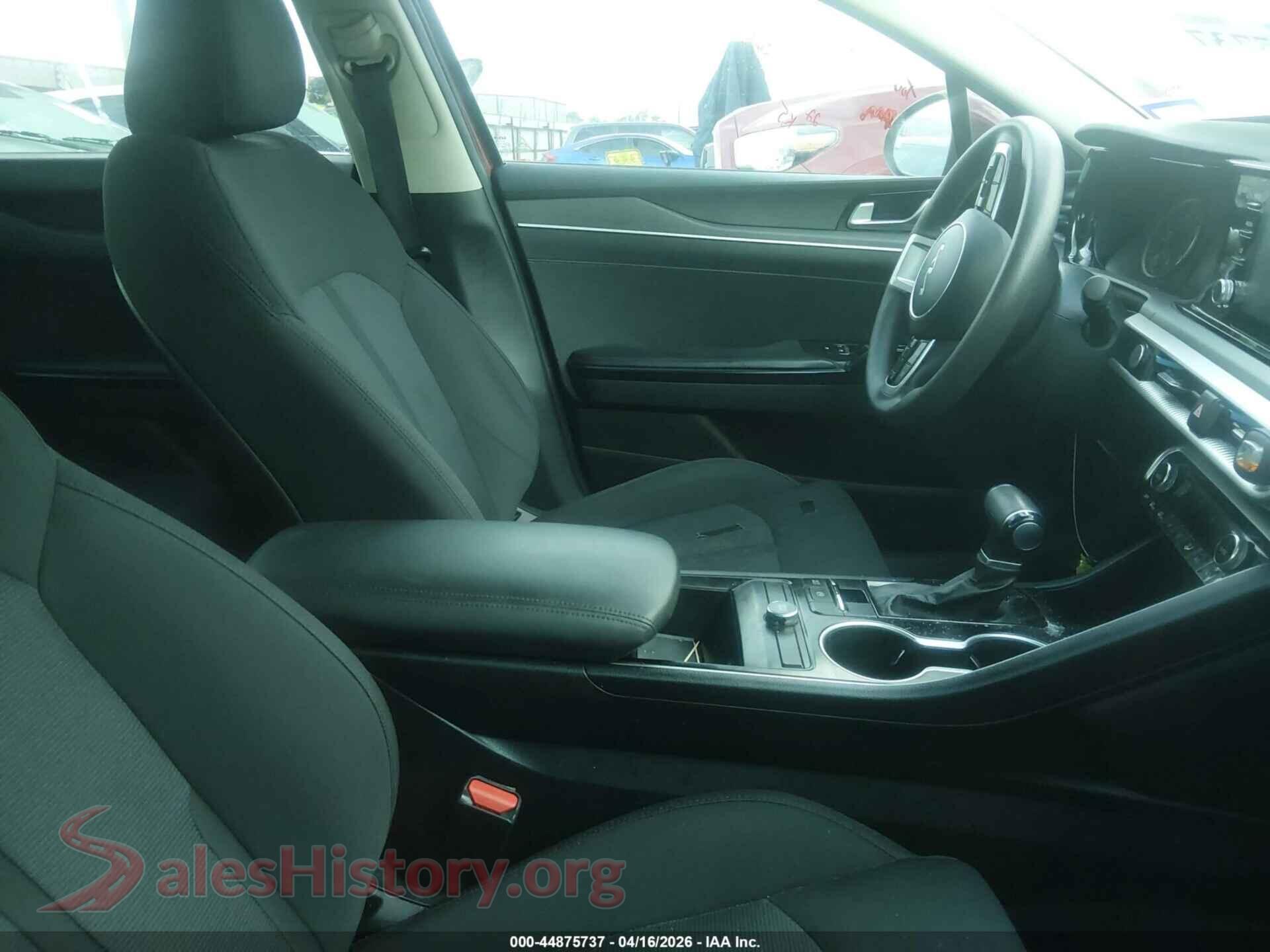 2022 KIA K5 VIN 5XXG14J2XNG095000, rear view
