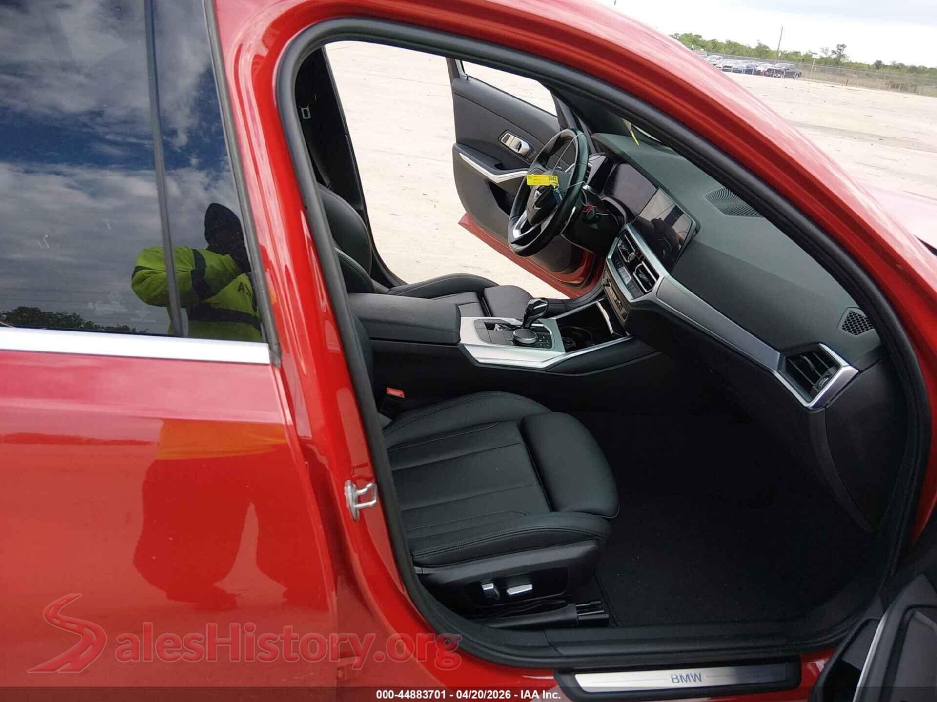 2021 BMW 330I VIN 3MW5R1J06M8C02138, rear view