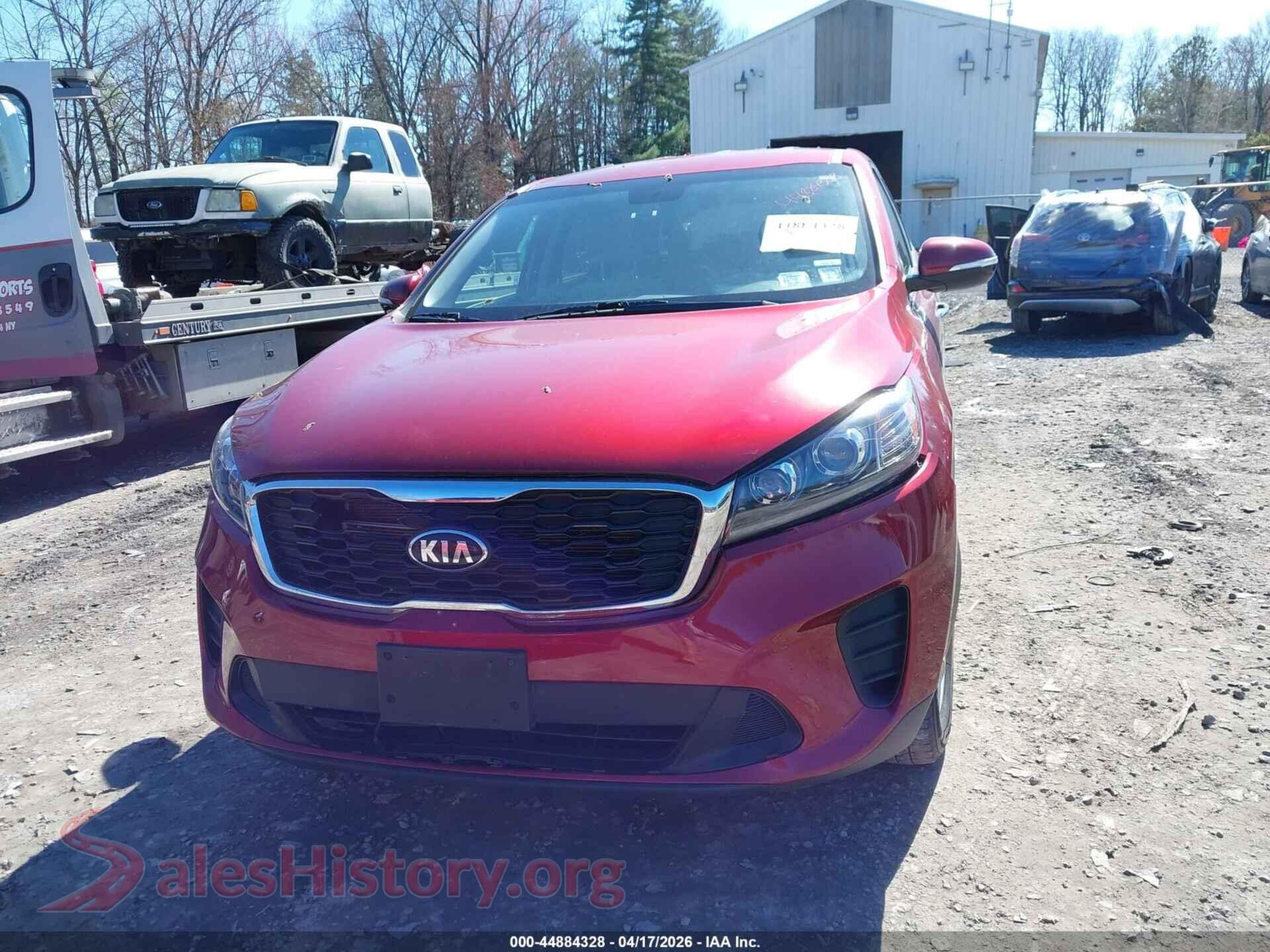 2019 KIA SORENTO VIN 5XYPGDA37KG469092, damage close-up