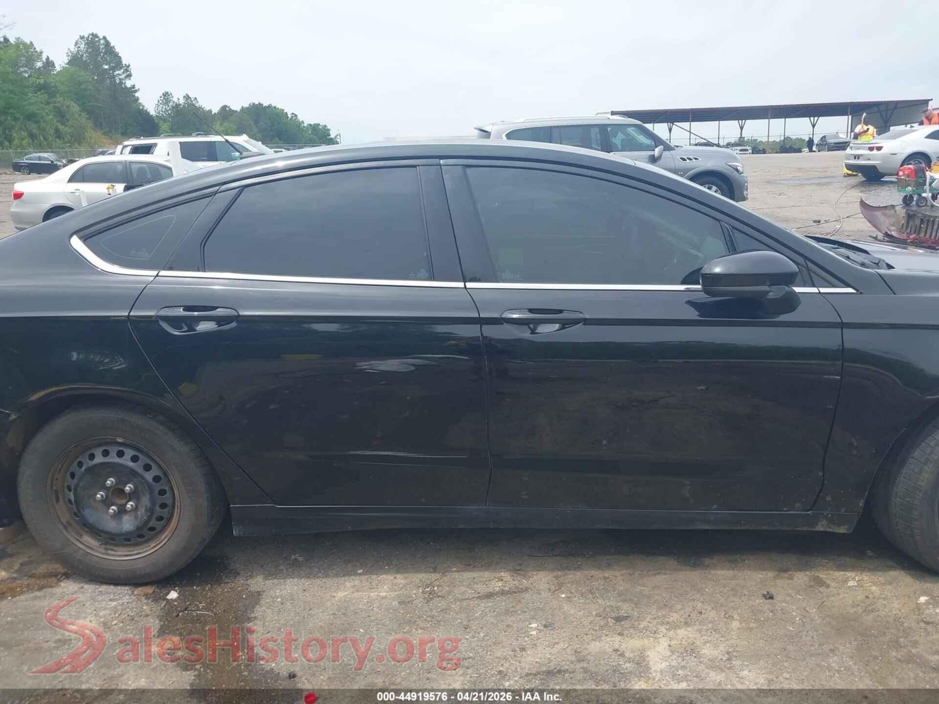 2019 FORD FUSION VIN 3FA6P0G78KR215434, damage close-up
